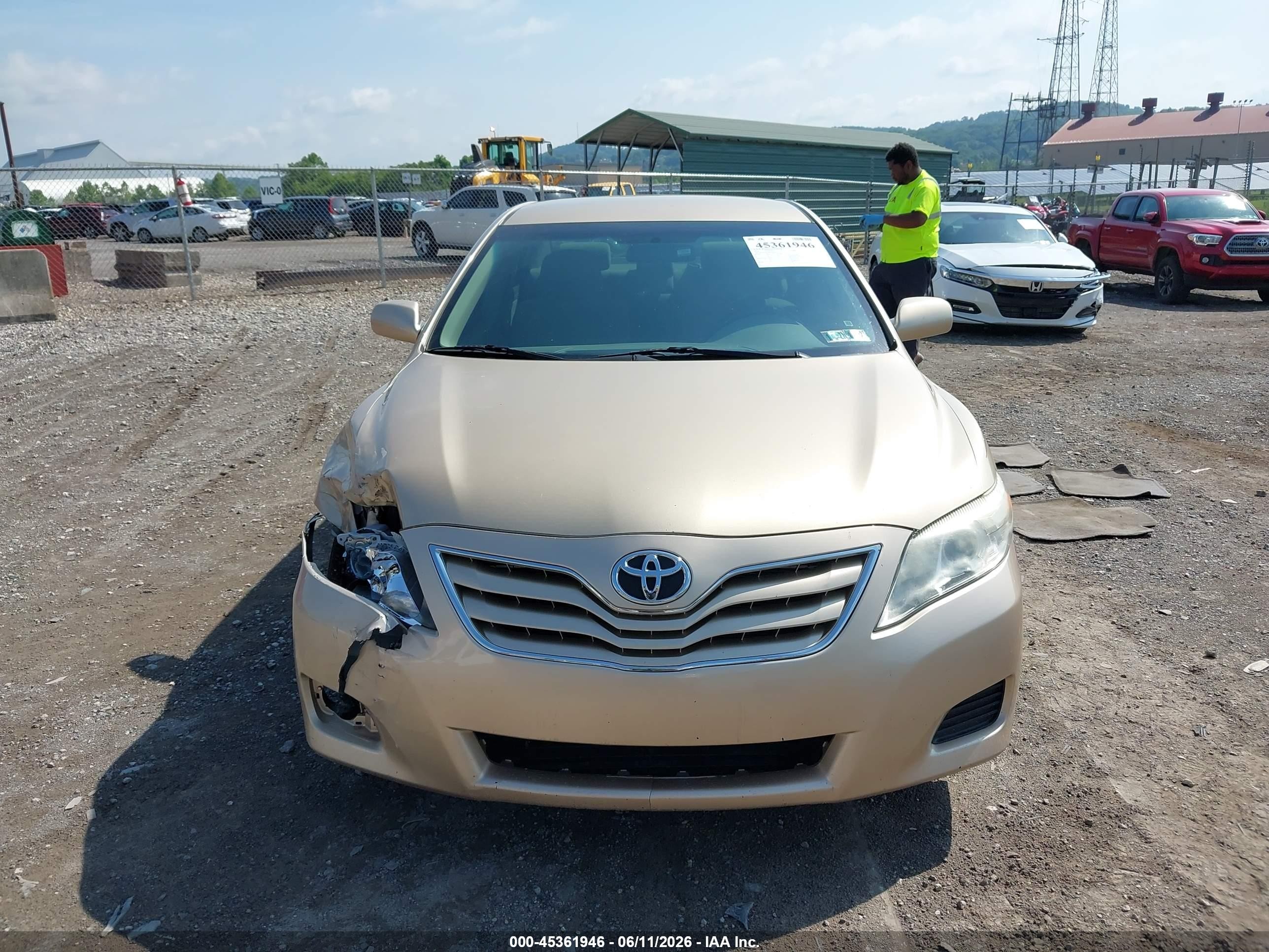 2011 Toyota Camry Le Beige vin: 4T1BF3EK7BU124356