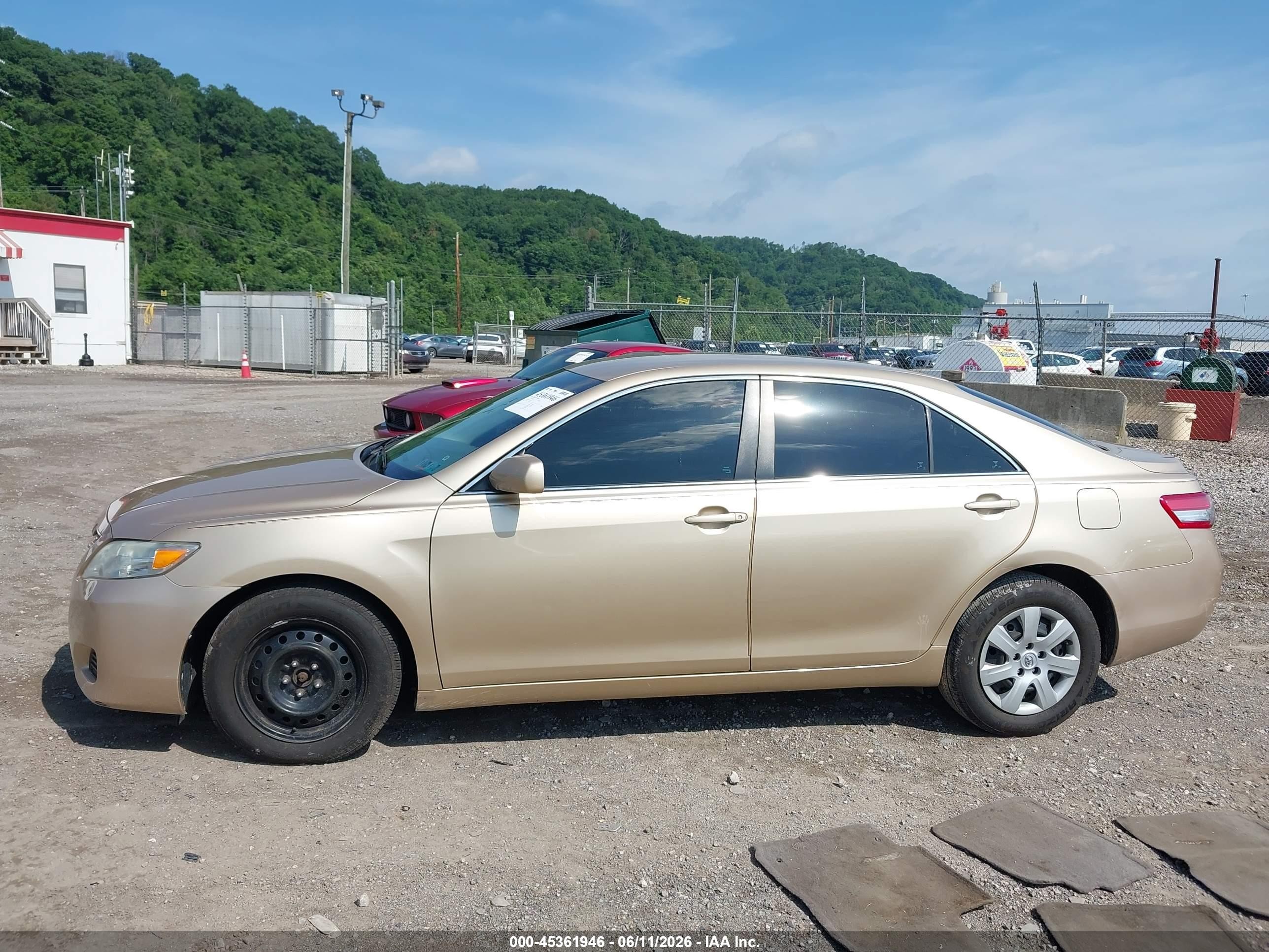 2011 Toyota Camry Le Beige vin: 4T1BF3EK7BU124356
