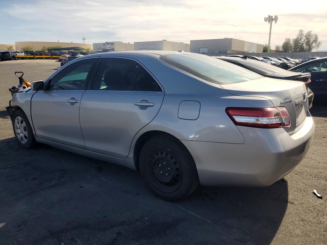 2011 Toyota Camry Le Silver vin: 4T1BF3EK7BU130075