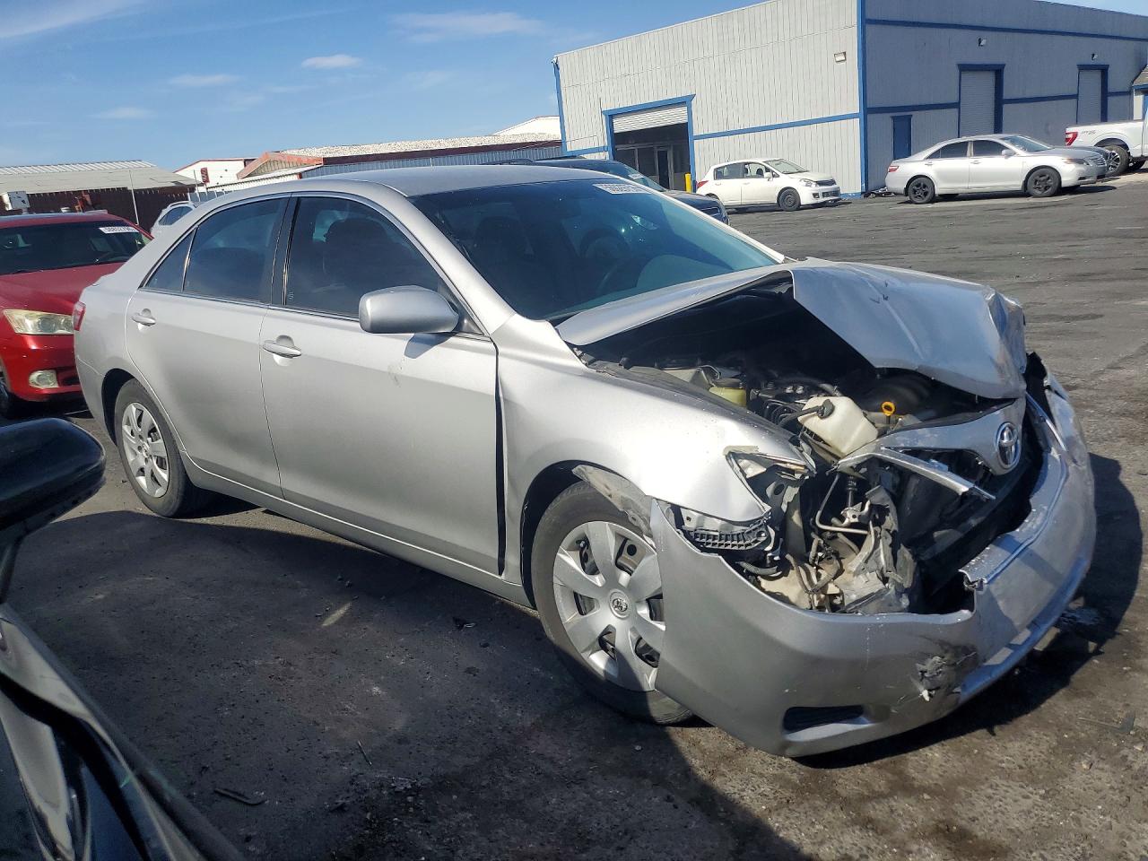 2011 Toyota Camry Le Silver vin: 4T1BF3EK7BU130075
