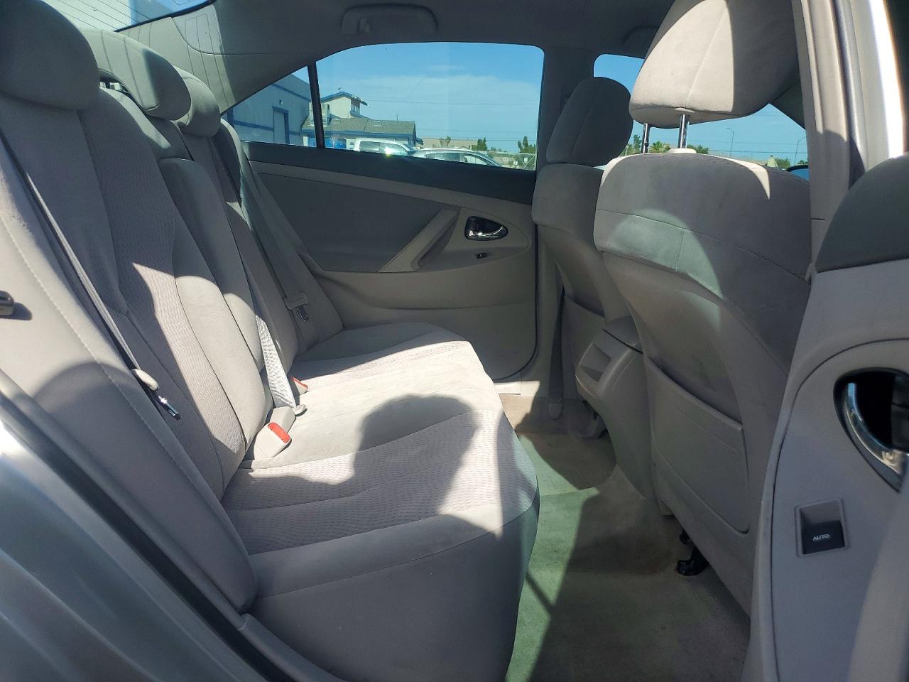 2011 Toyota Camry Le Silver vin: 4T1BF3EK7BU130075
