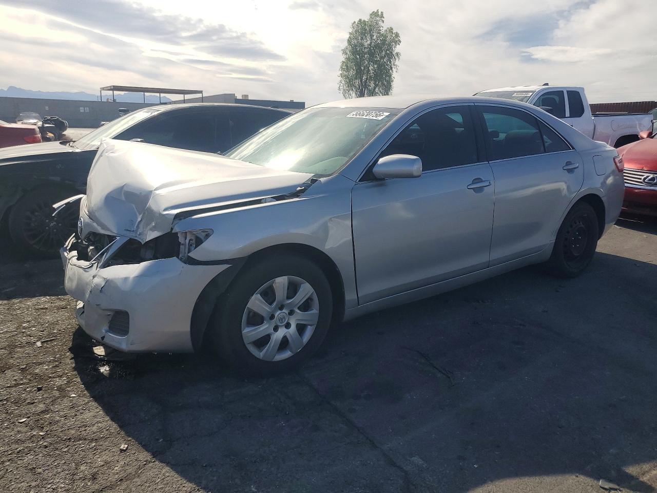 2011 Toyota Camry Le Серебряный vin: 4T1BF3EK7BU130075