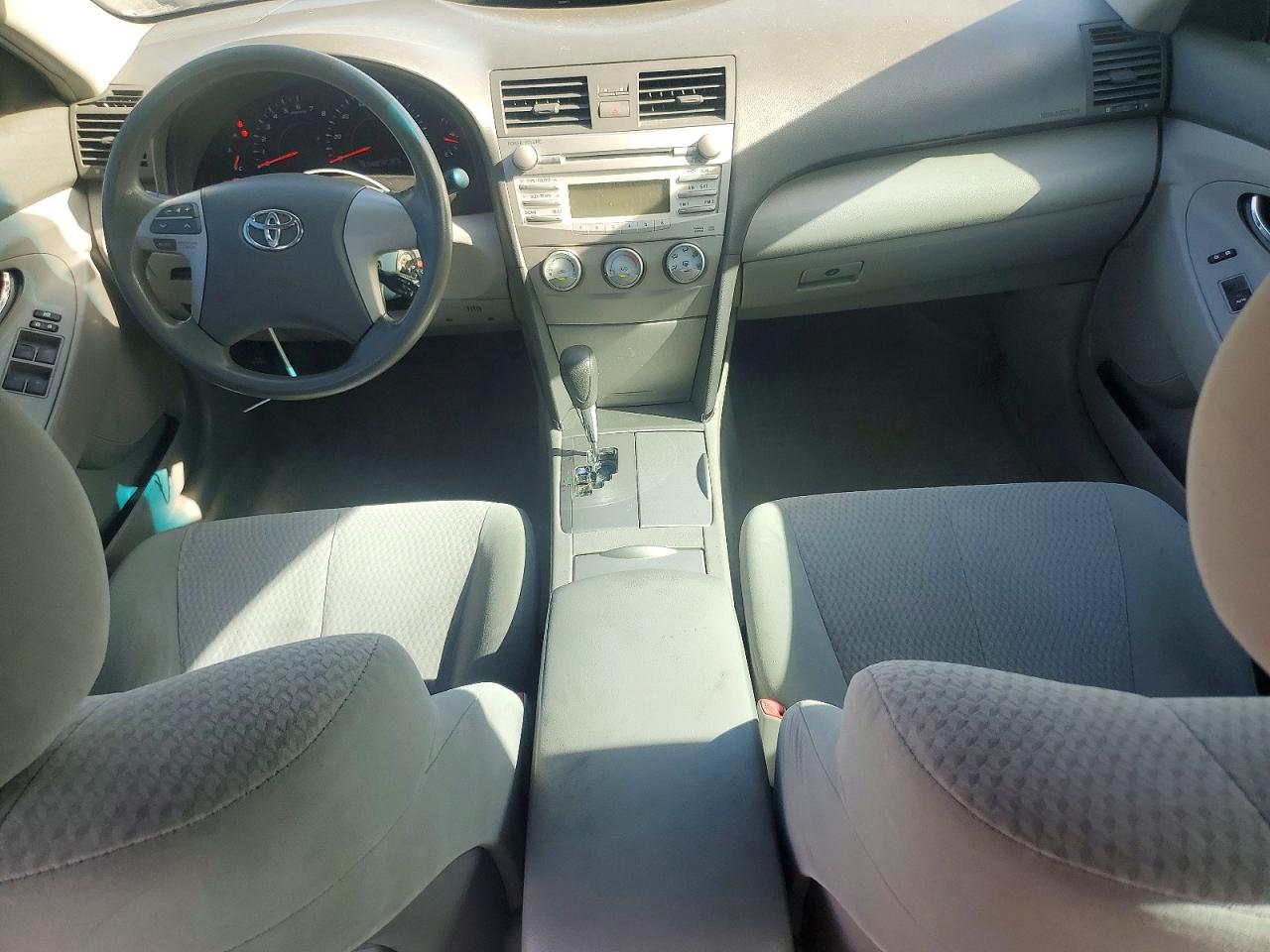 2011 Toyota Camry Le Silver vin: 4T1BF3EK7BU130075