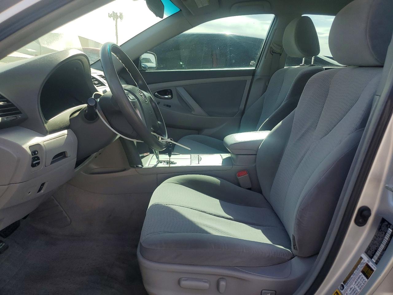 2011 Toyota Camry Le Silver vin: 4T1BF3EK7BU130075