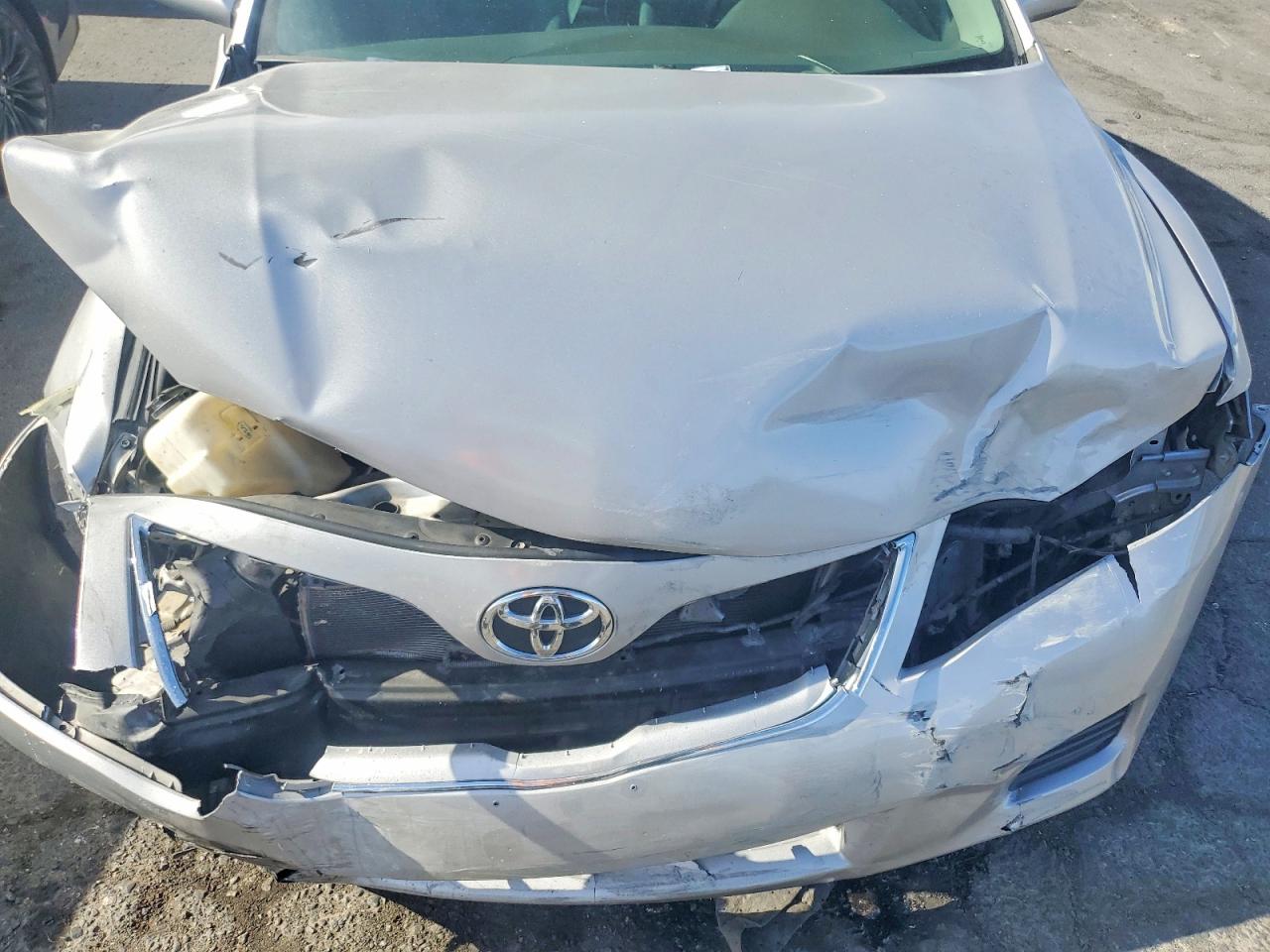 2011 Toyota Camry Le Silver vin: 4T1BF3EK7BU130075