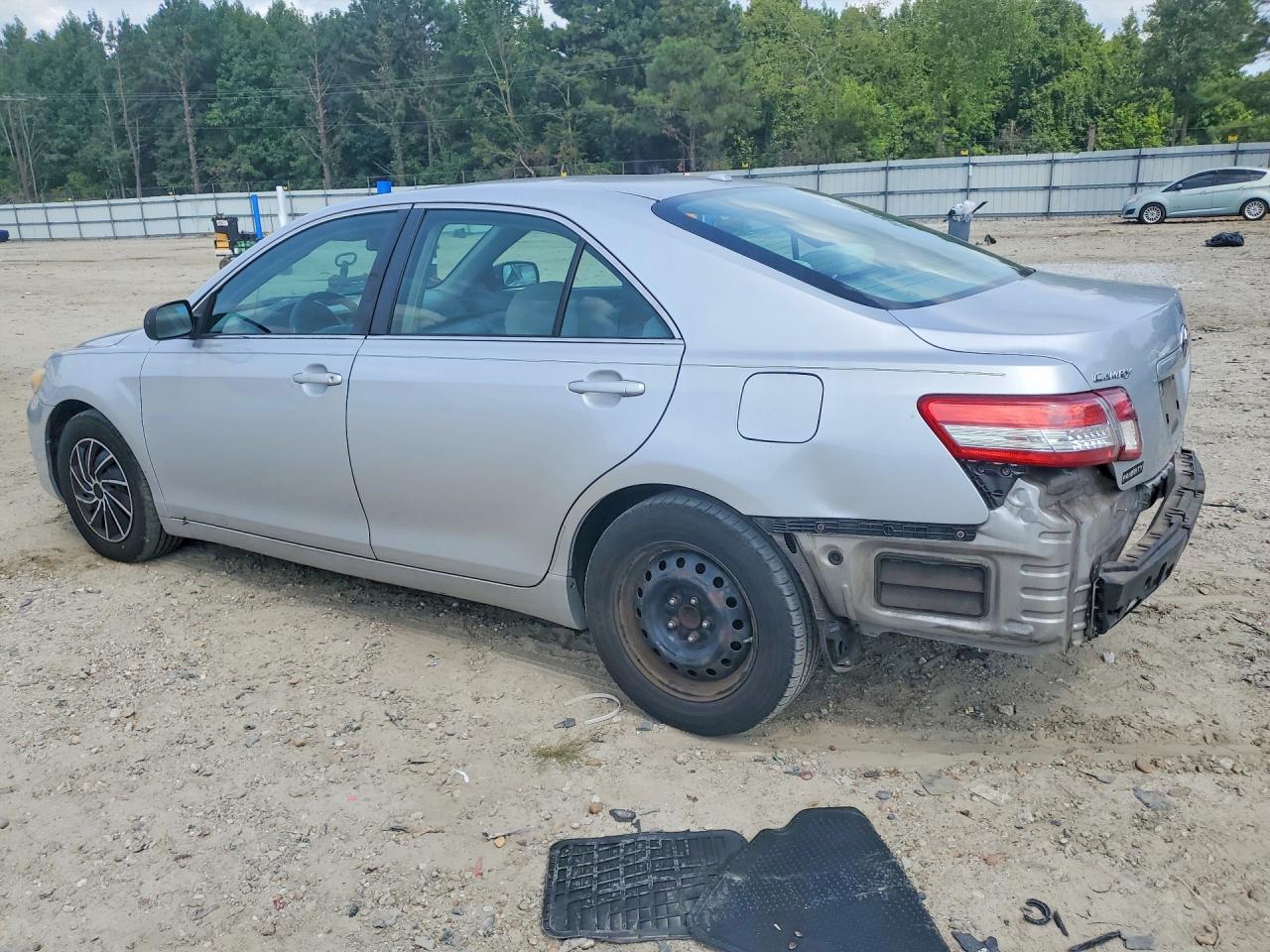 2011 Toyota Camry Le Silver vin: 4T1BF3EK7BU131212