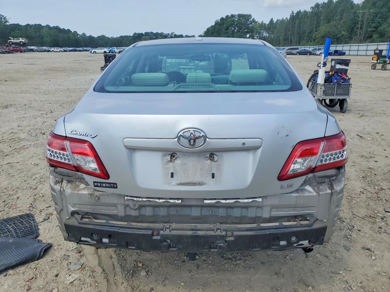 2011 Toyota Camry Le Silver vin: 4T1BF3EK7BU131212