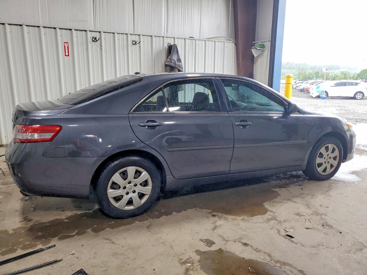 2011 Toyota Camry Le Gray vin: 4T1BF3EK7BU139178