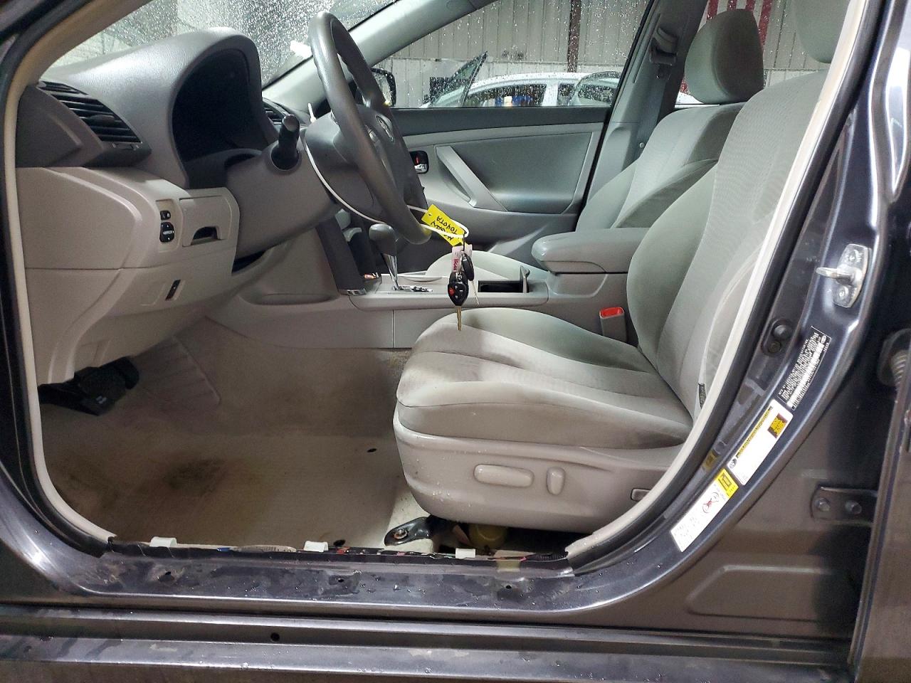 2011 Toyota Camry Le Gray vin: 4T1BF3EK7BU139178