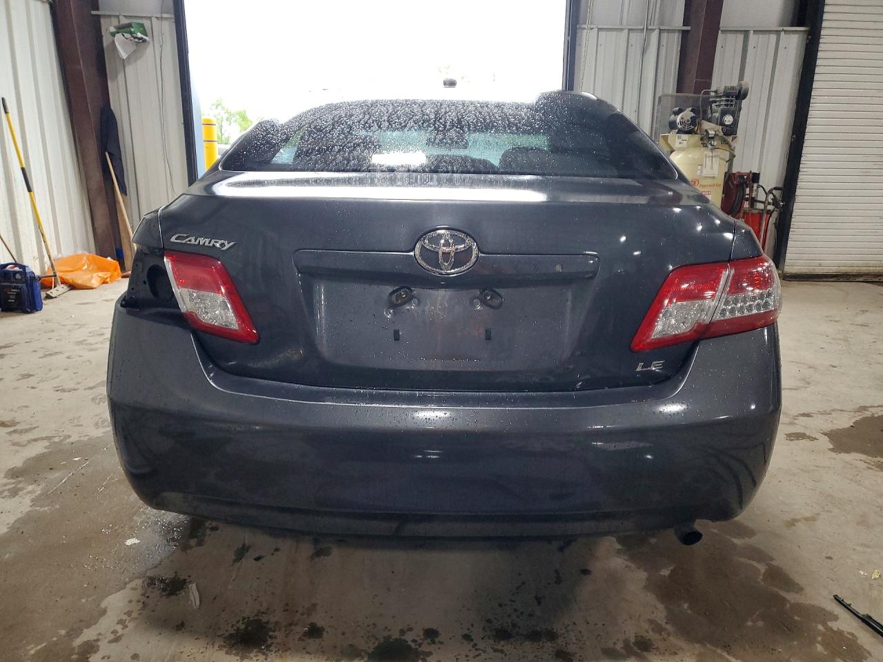 2011 Toyota Camry Le Gray vin: 4T1BF3EK7BU139178