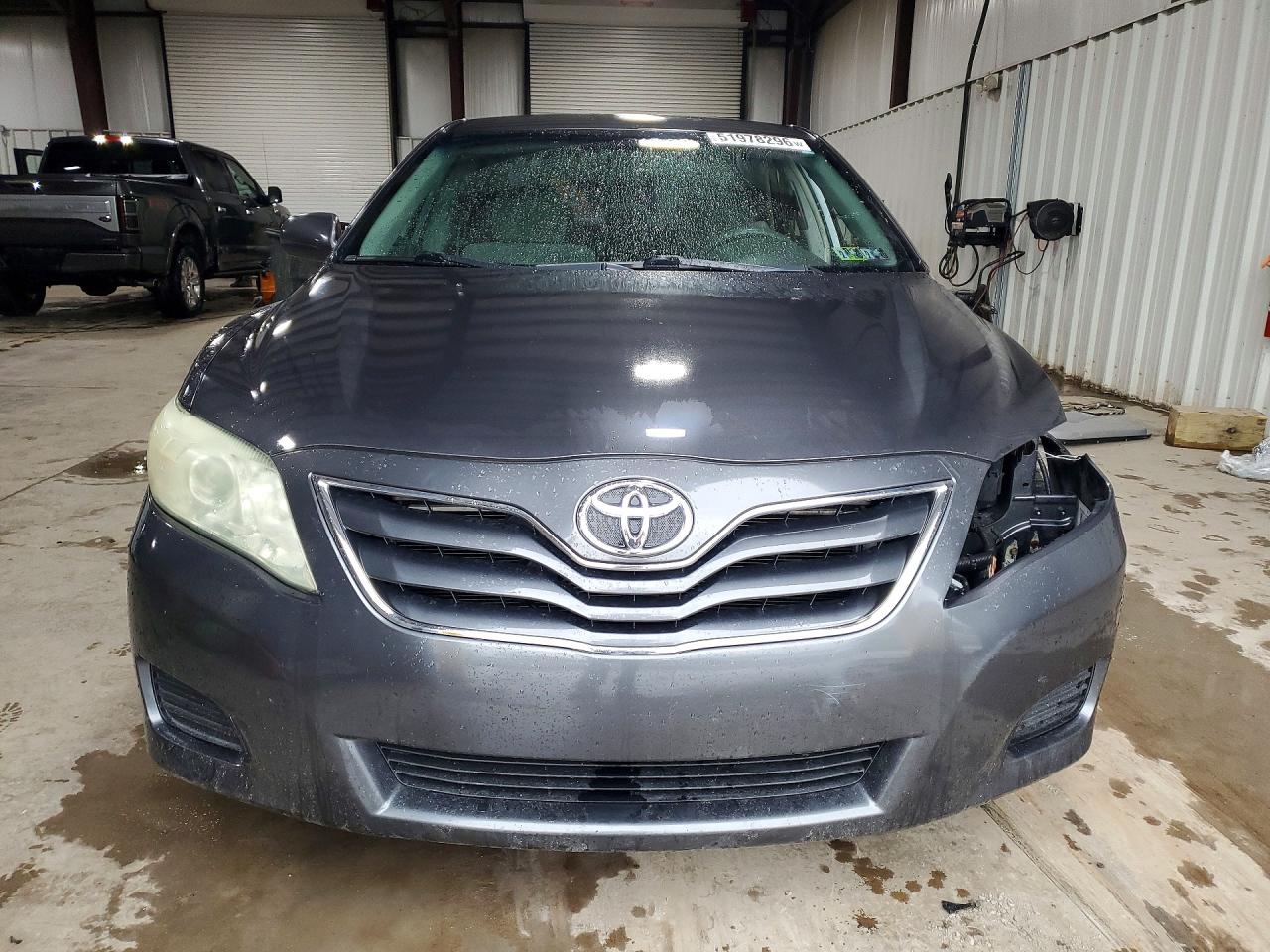 2011 Toyota Camry Le Gray vin: 4T1BF3EK7BU139178