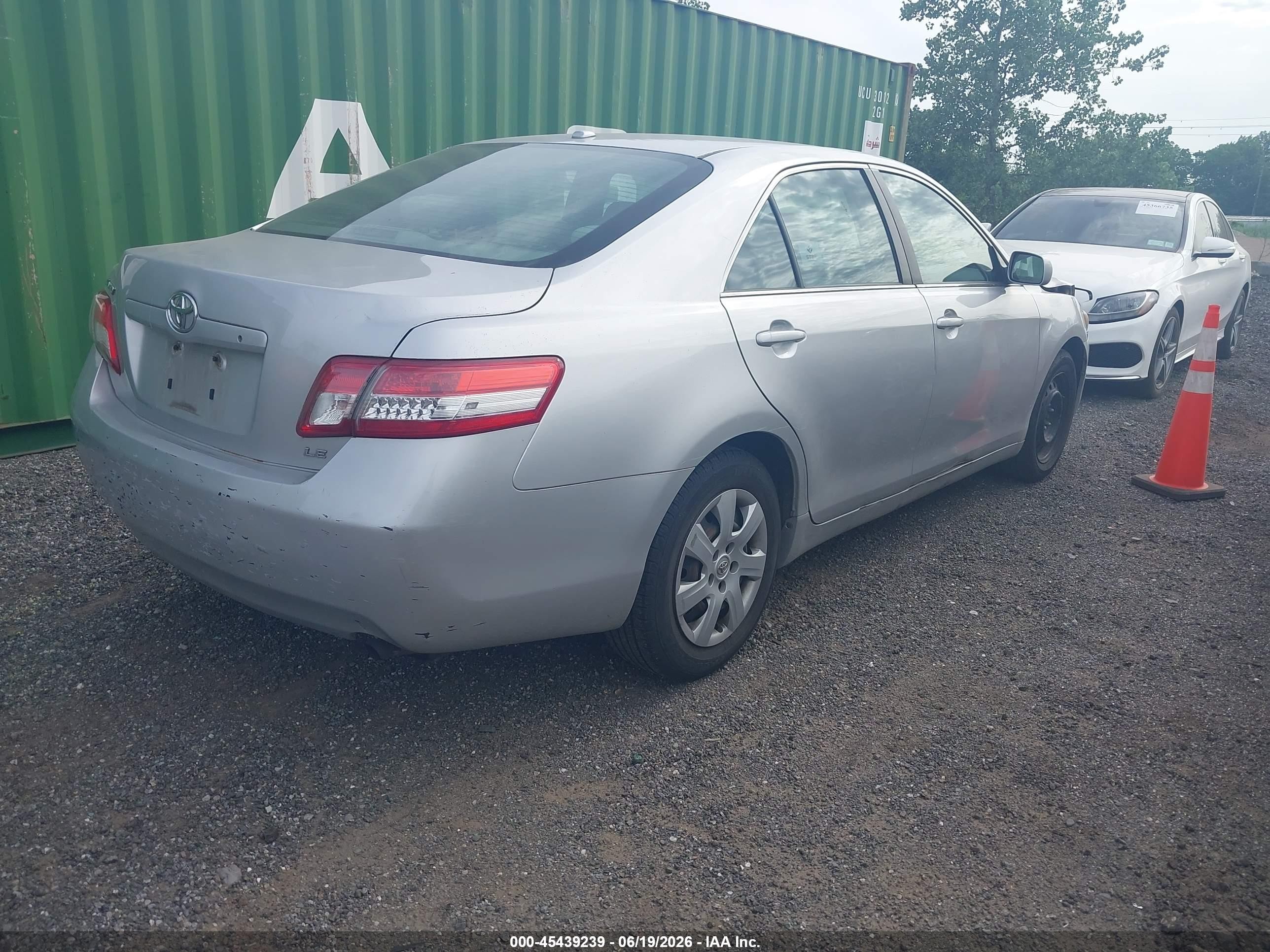 2011 Toyota Camry Le Silver vin: 4T1BF3EK7BU152528