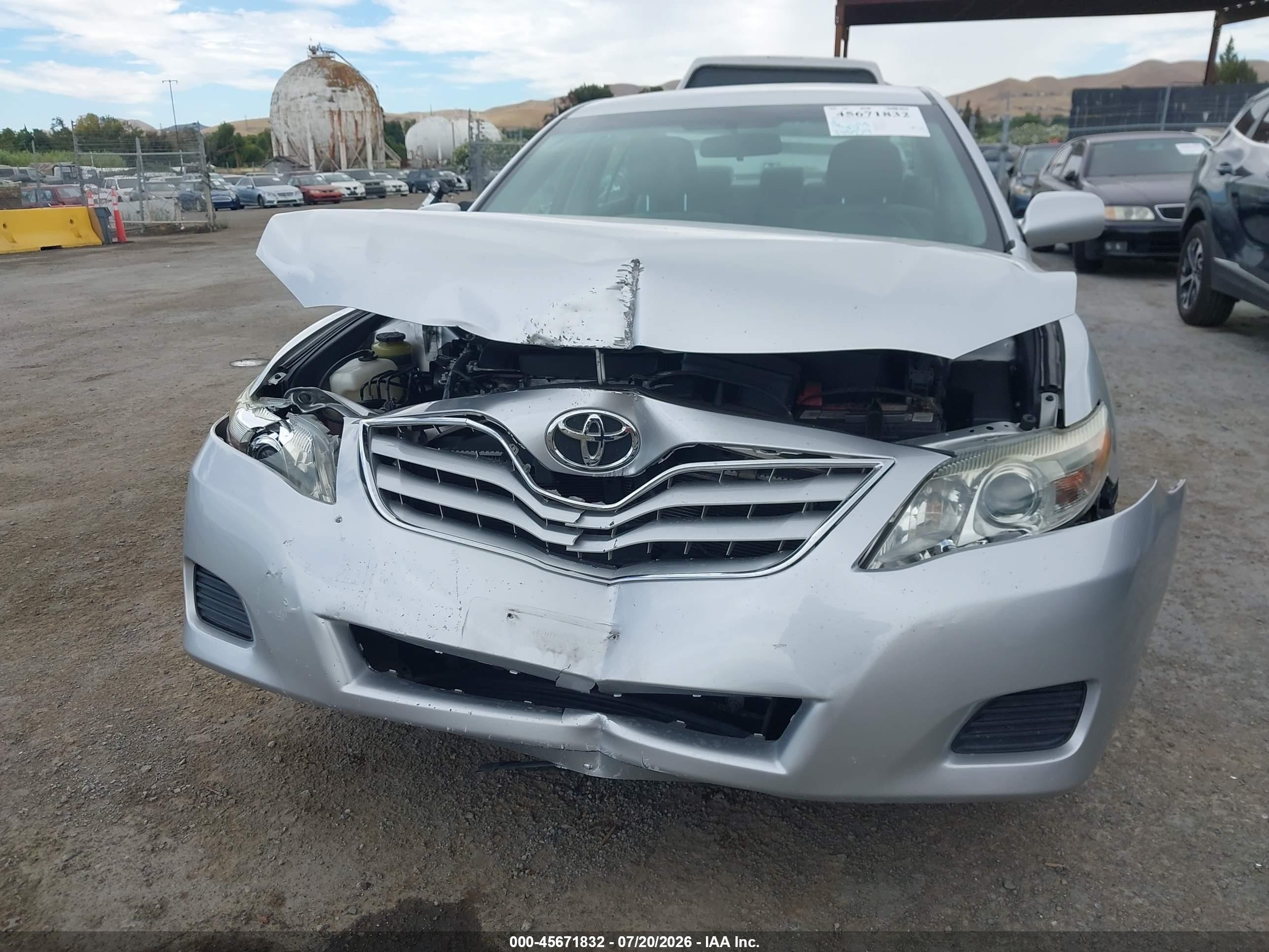 2011 Toyota Camry Le Silver vin: 4T1BF3EK7BU165053