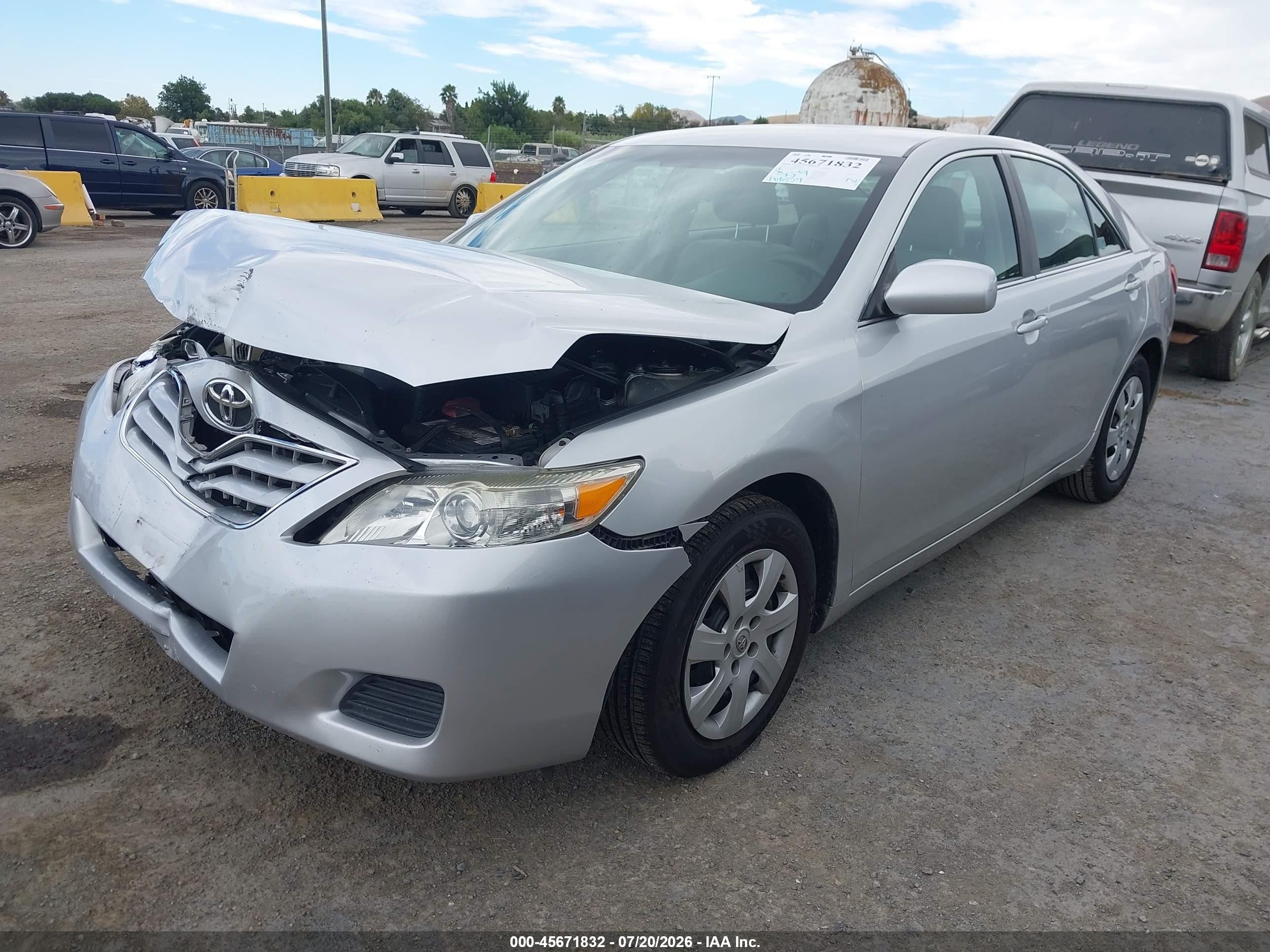 2011 Toyota Camry Le Silver vin: 4T1BF3EK7BU165053