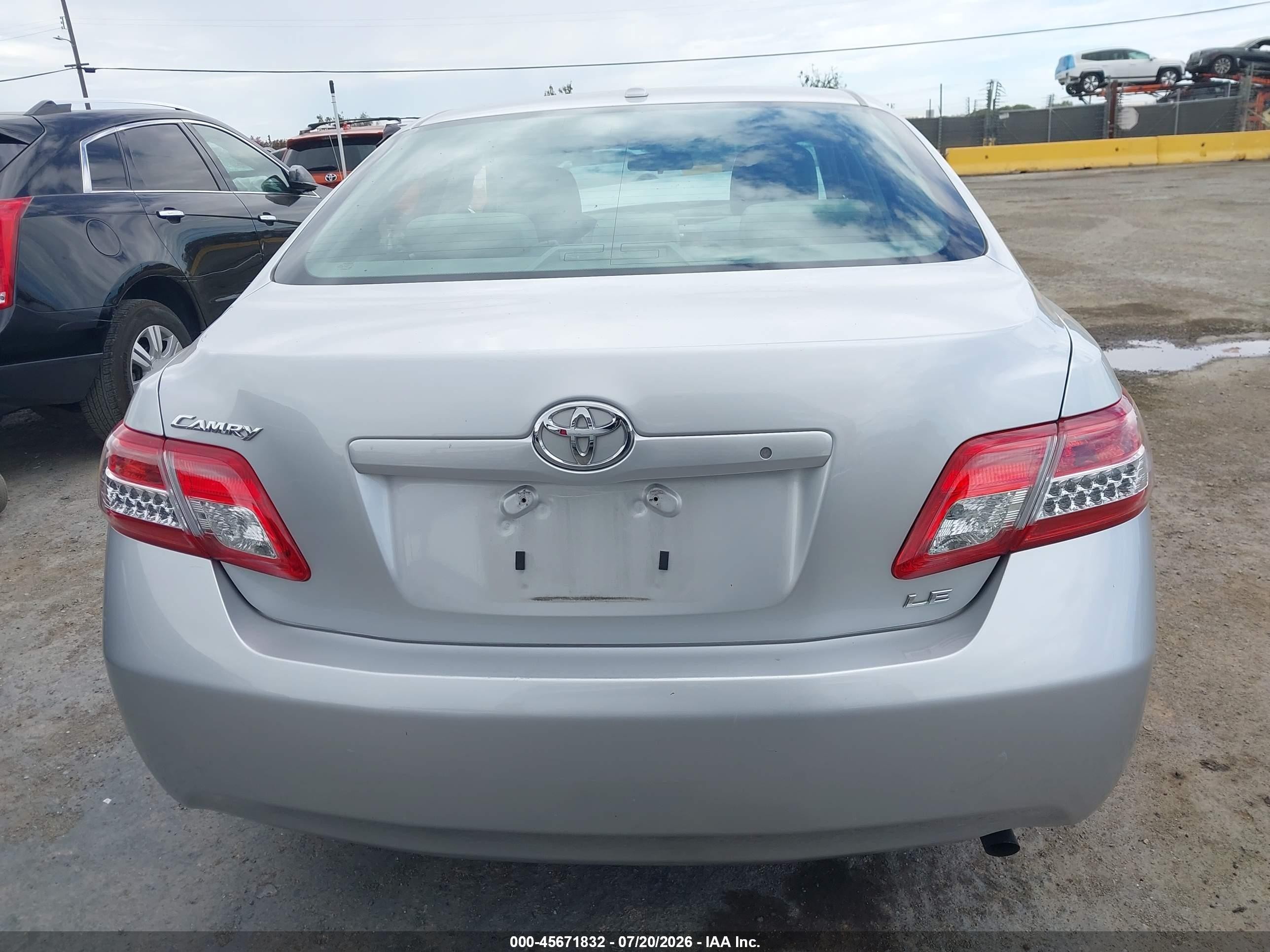 2011 Toyota Camry Le Silver vin: 4T1BF3EK7BU165053
