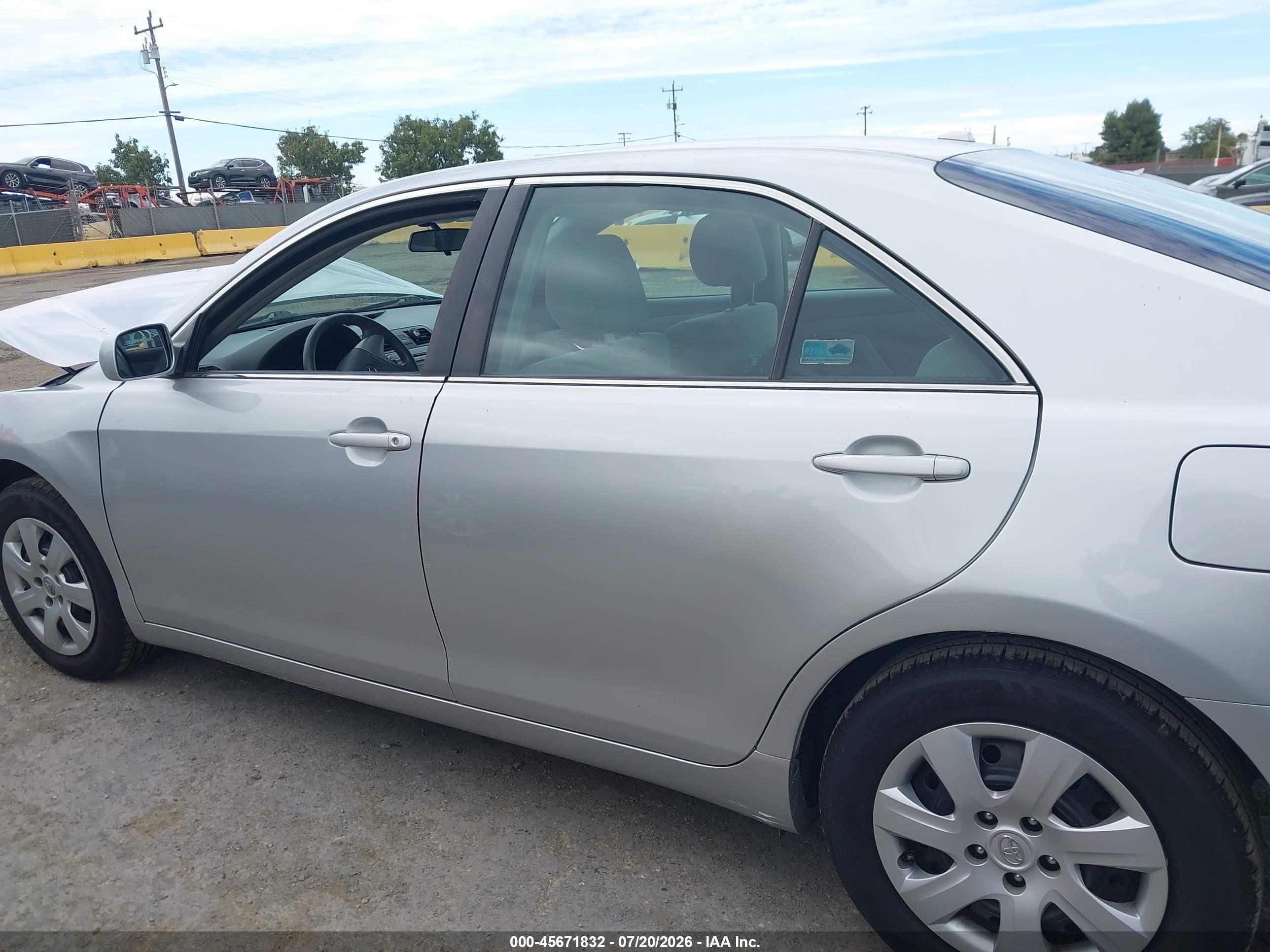 2011 Toyota Camry Le Silver vin: 4T1BF3EK7BU165053