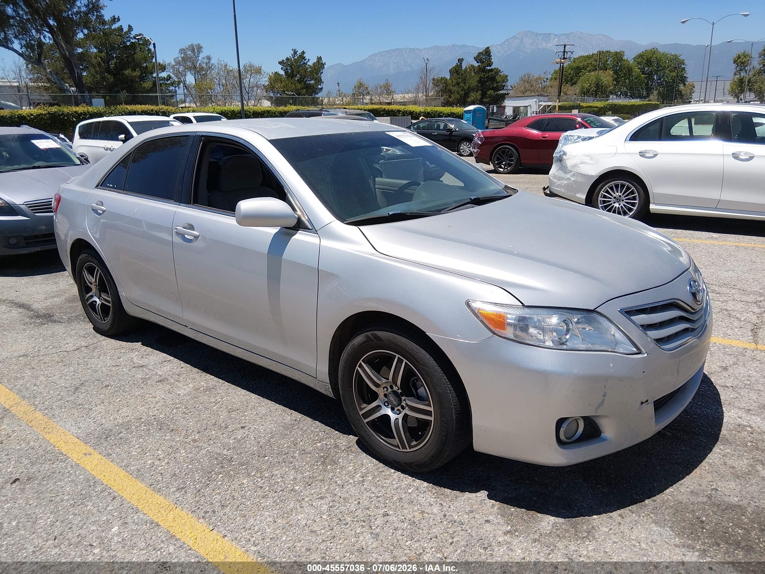2011 Toyota Camry   Silver vin: 4T1BF3EK7BU166817