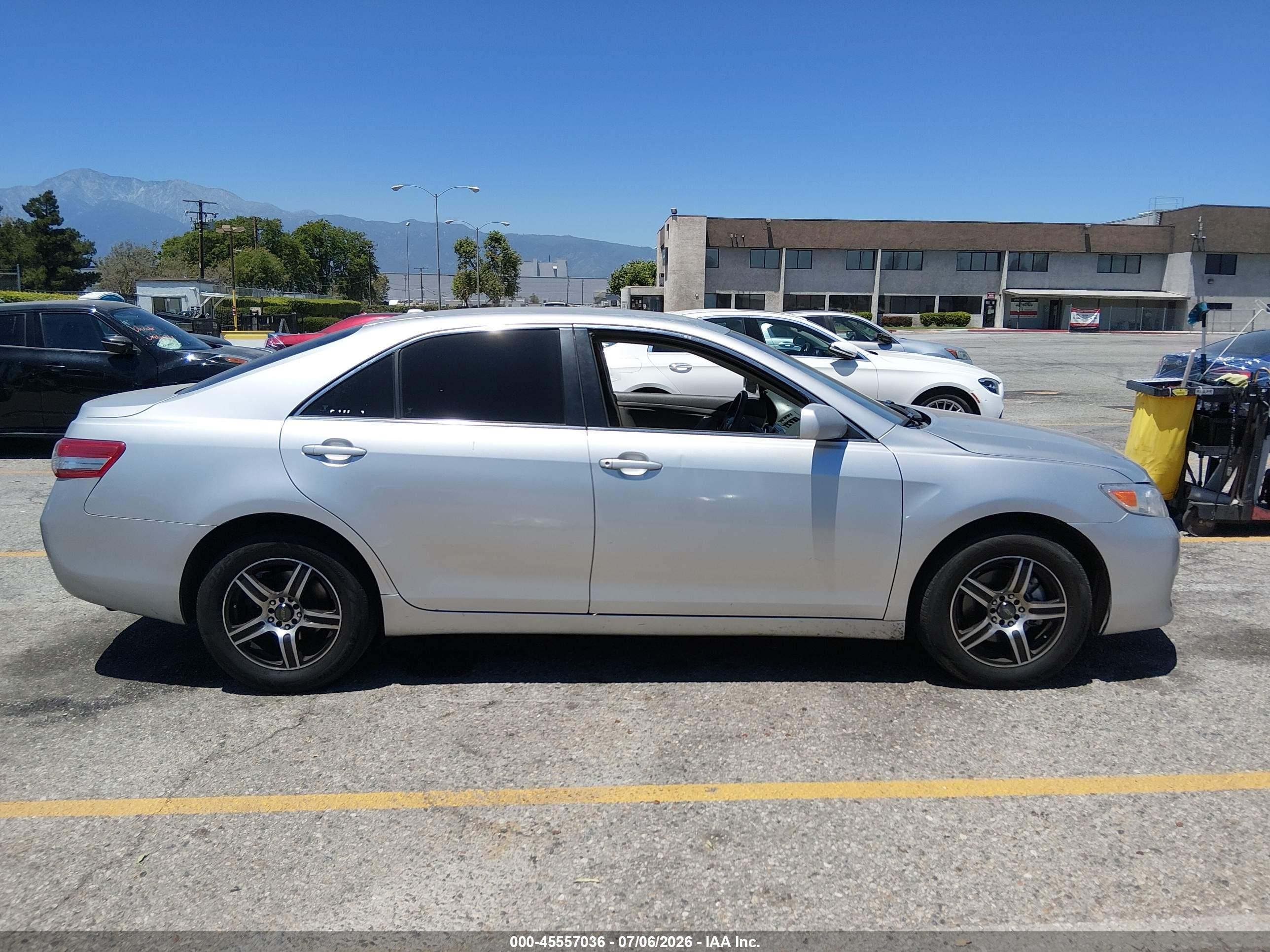 2011 Toyota Camry   Серебряный vin: 4T1BF3EK7BU166817