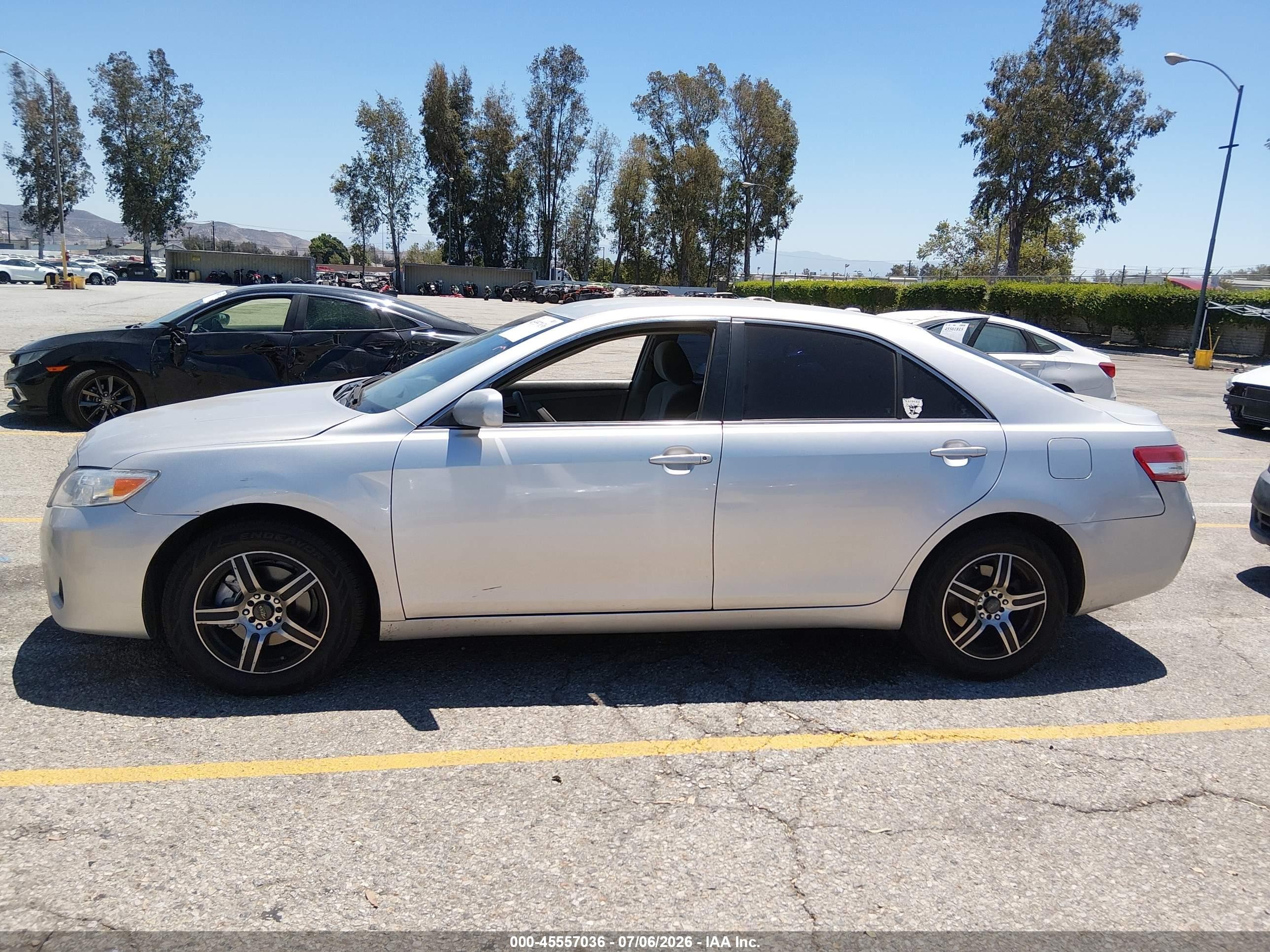 2011 Toyota Camry   Серебряный vin: 4T1BF3EK7BU166817