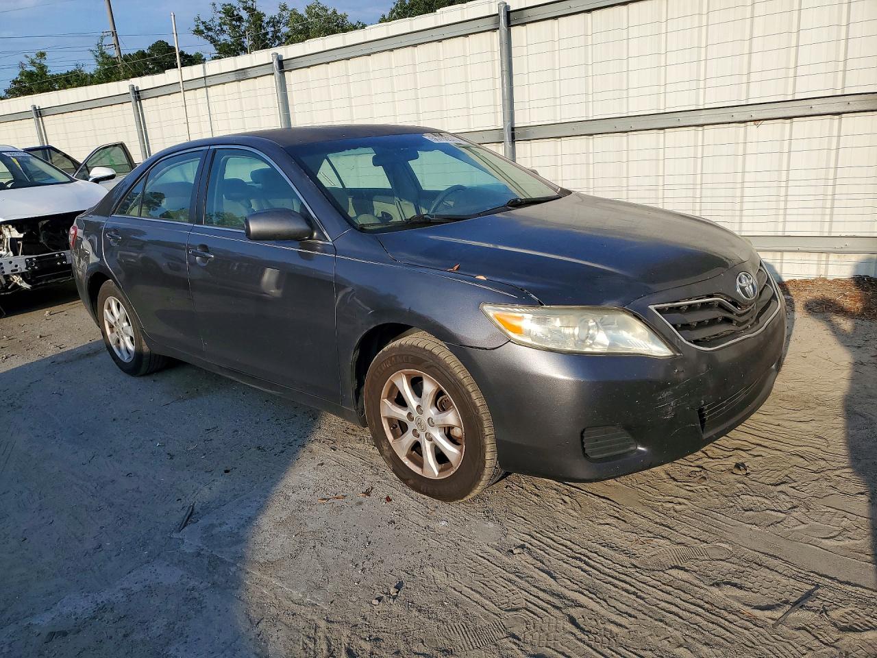 2011 Toyota Camry Le Gray vin: 4T1BF3EK7BU183293