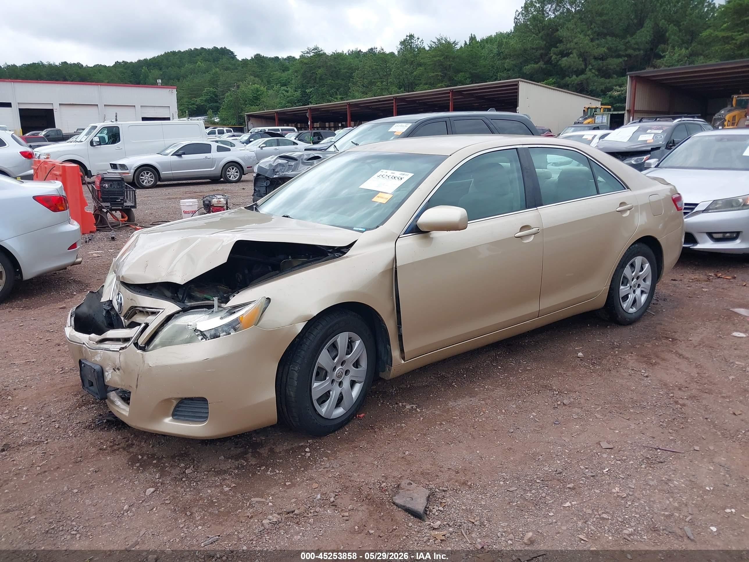 2011 Toyota Camry Le Gold vin: 4T1BF3EK7BU213991