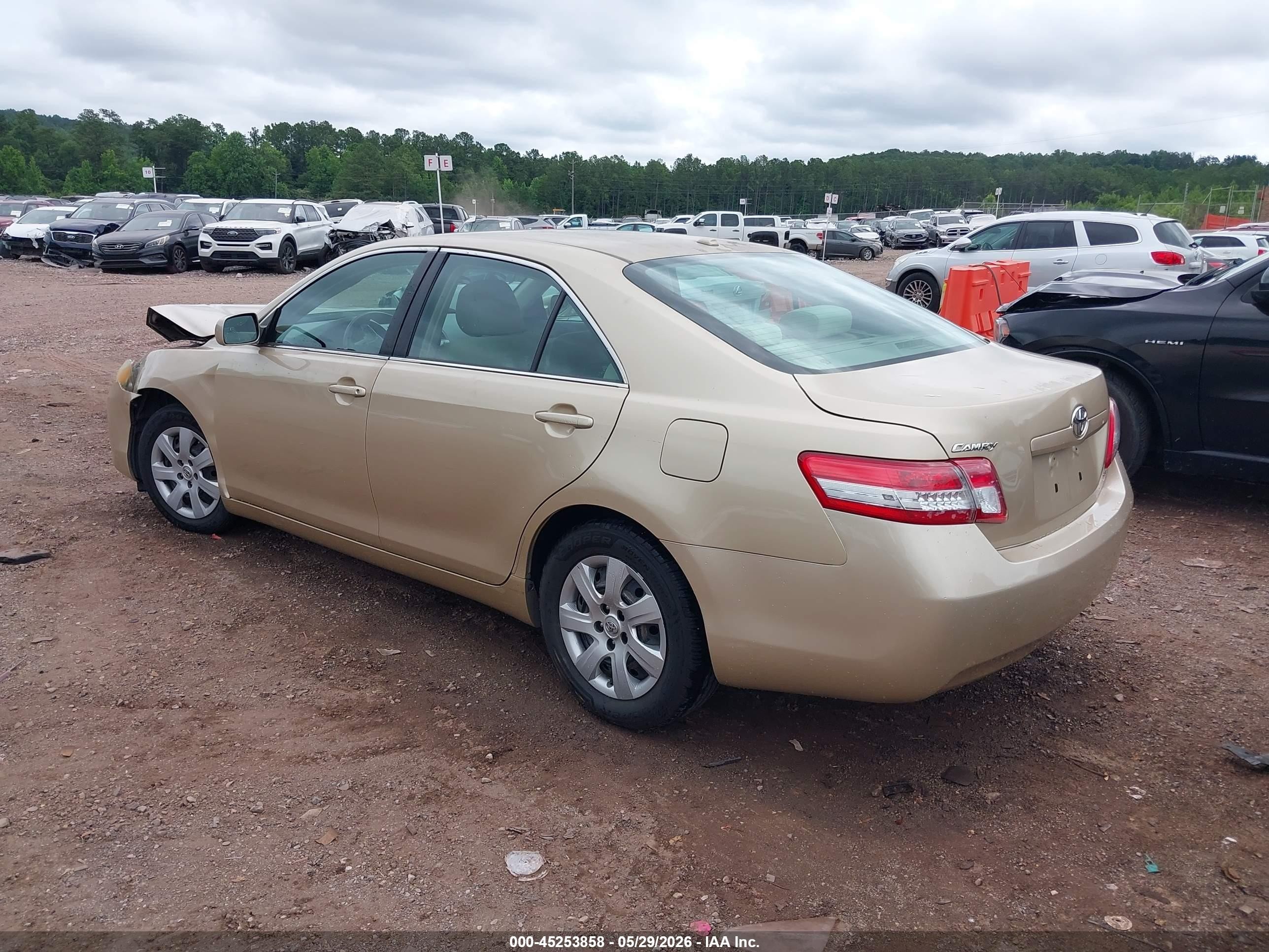 2011 Toyota Camry Le Gold vin: 4T1BF3EK7BU213991