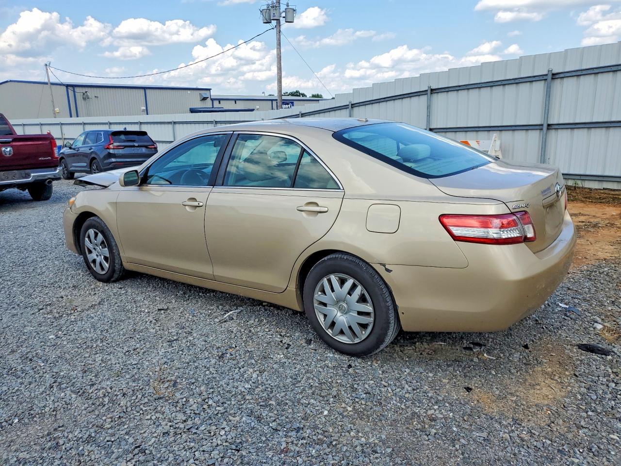 2011 Toyota Camry Base Желто-коричневый vin: 4T1BF3EK7BU222593