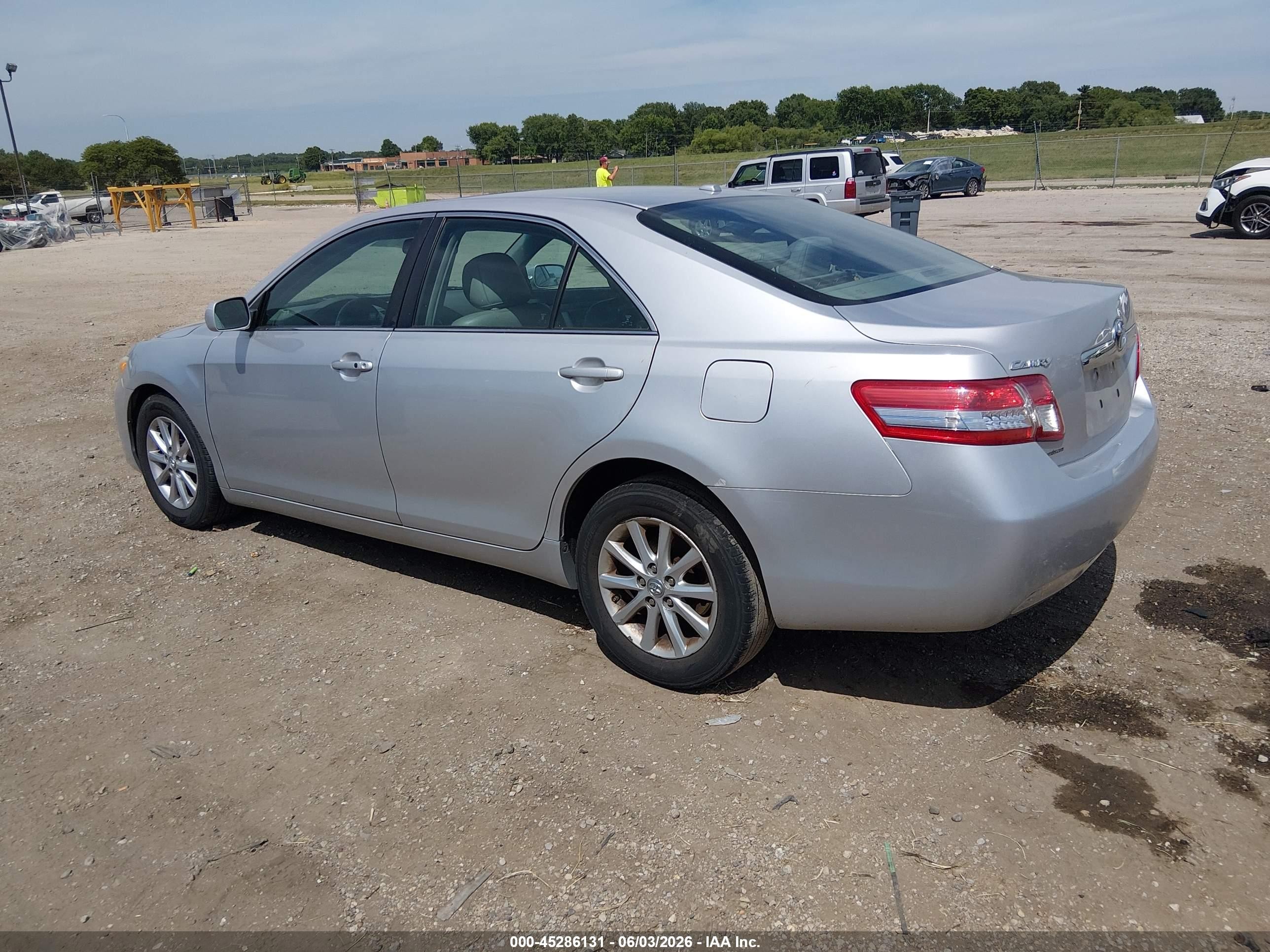 2011 Toyota Camry Xle Silver vin: 4T1BF3EK7BU228202