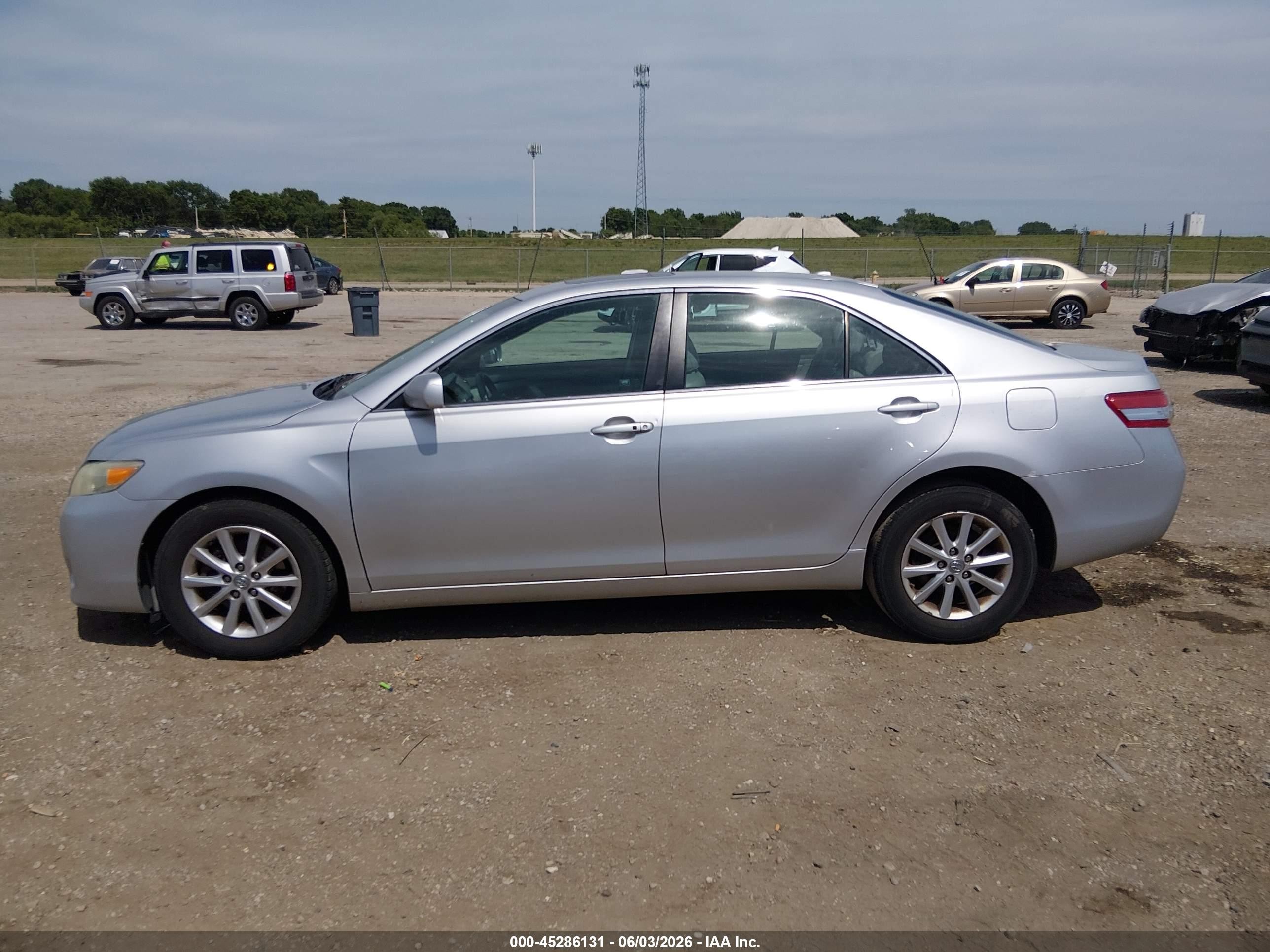 2011 Toyota Camry Xle Silver vin: 4T1BF3EK7BU228202