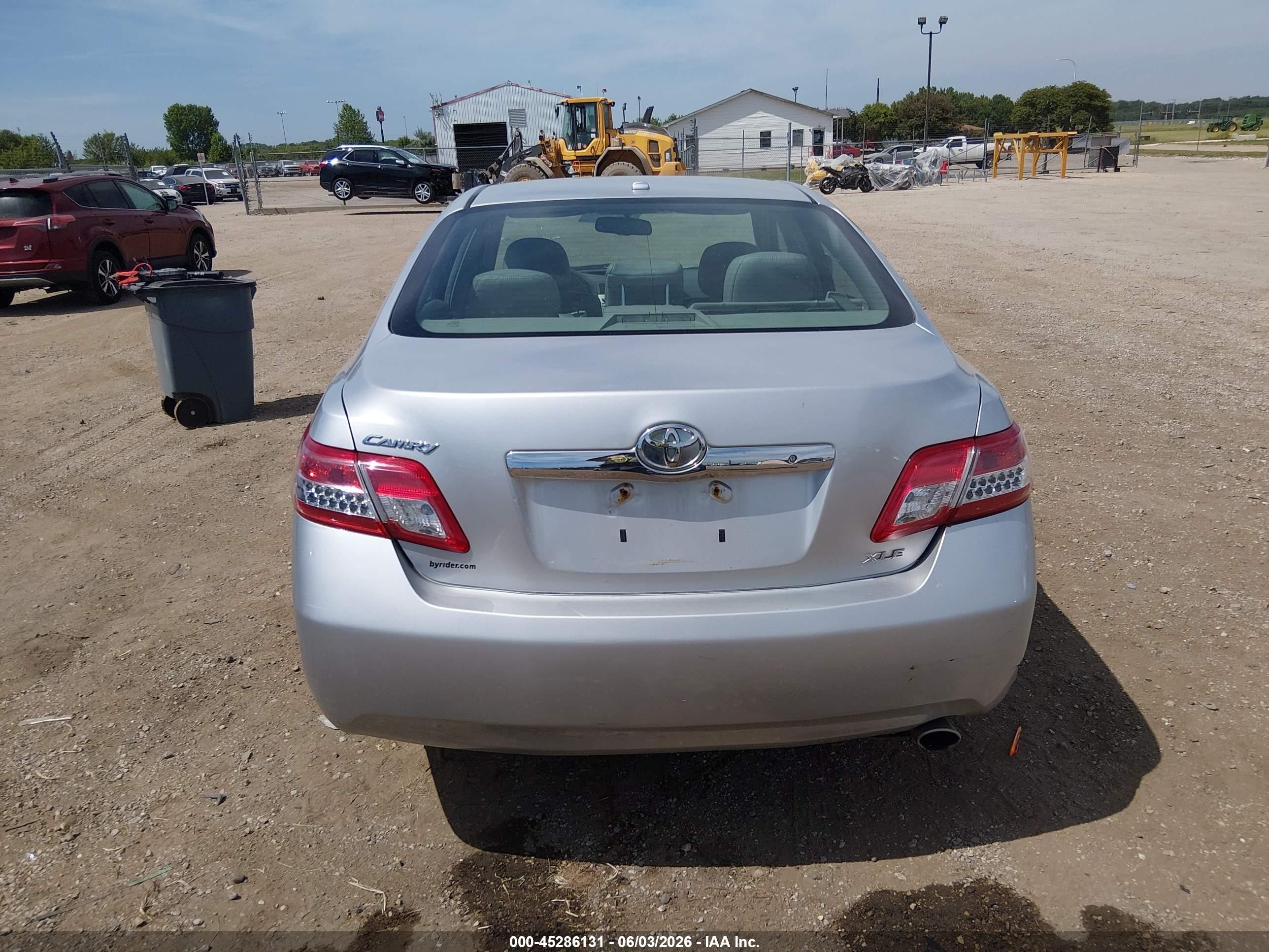 2011 Toyota Camry Xle Silver vin: 4T1BF3EK7BU228202