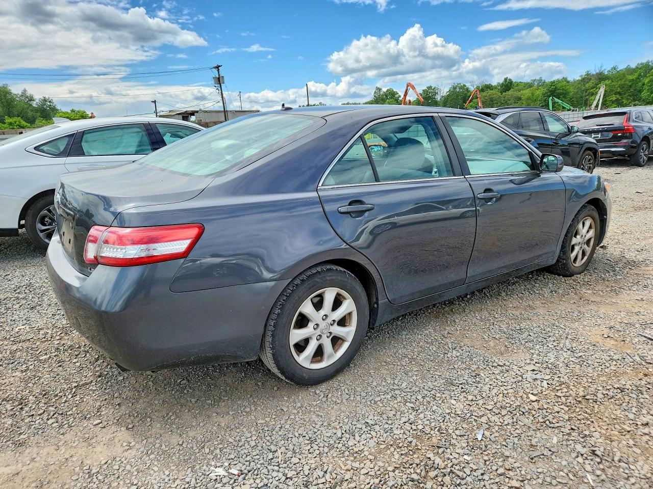 2011 Toyota Camry Le Gray vin: 4T1BF3EK7BU583712