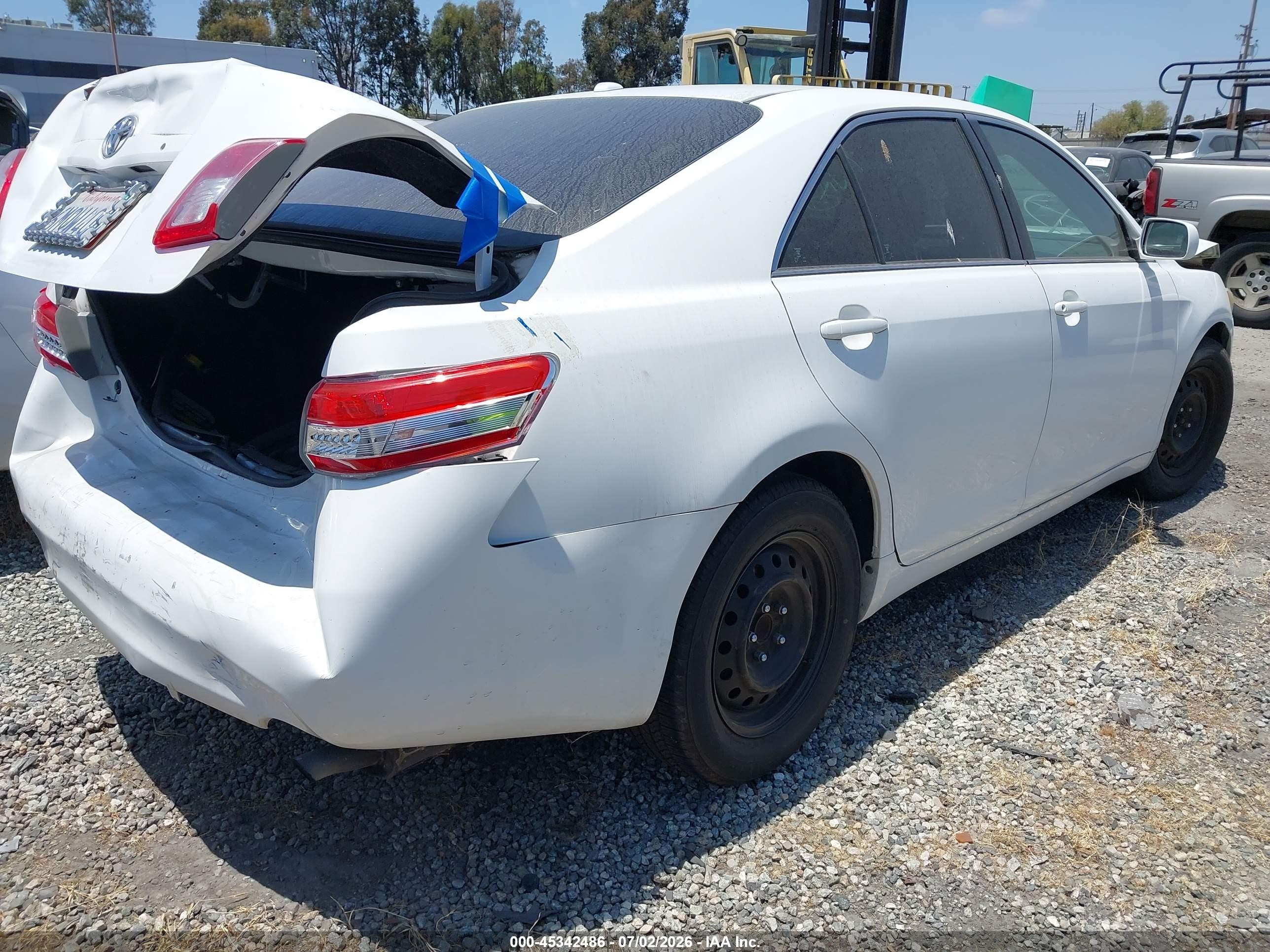 2011 Toyota Camry   White vin: 4T1BF3EK7BU585430