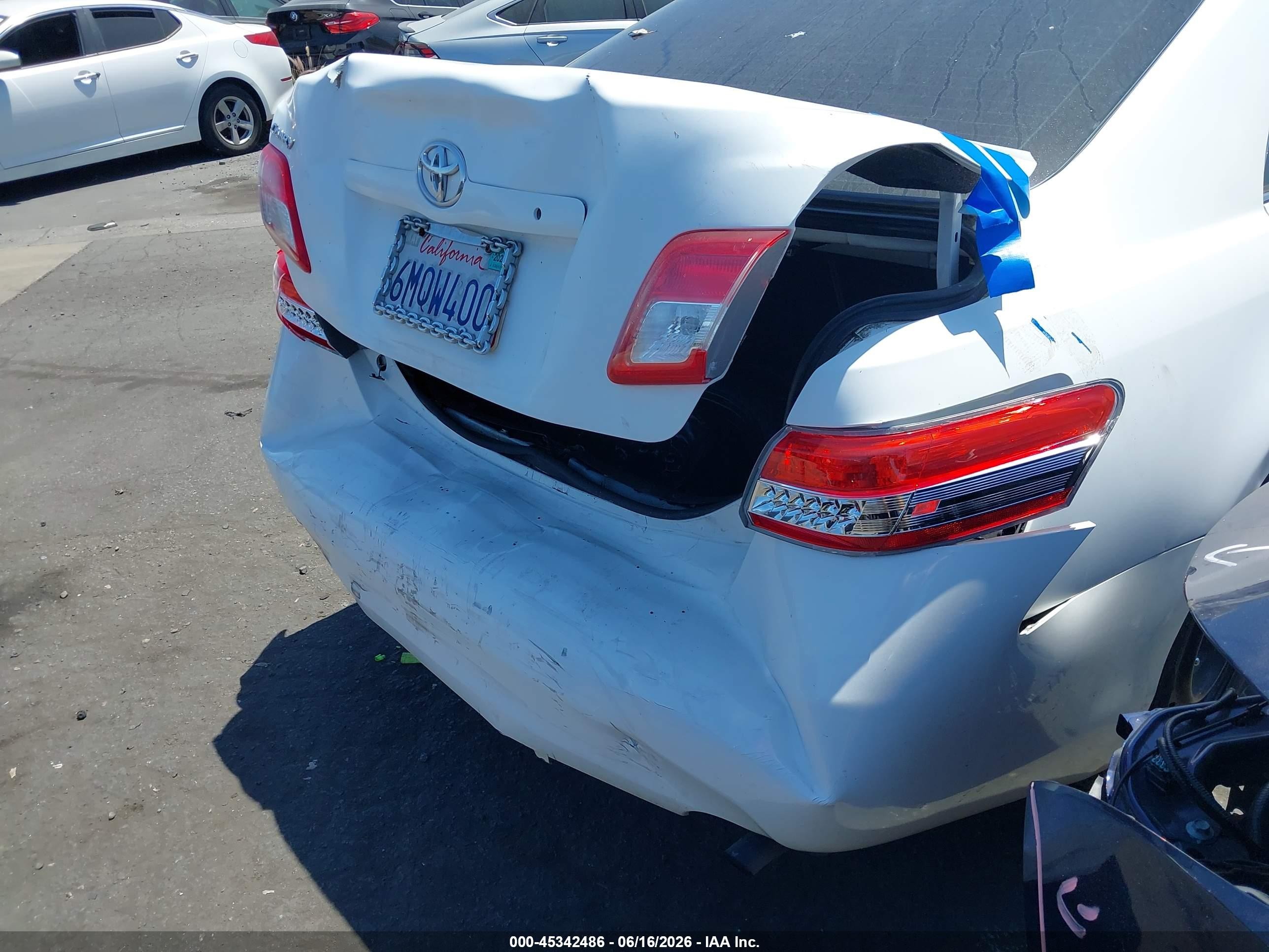 2011 Toyota Camry   White vin: 4T1BF3EK7BU585430