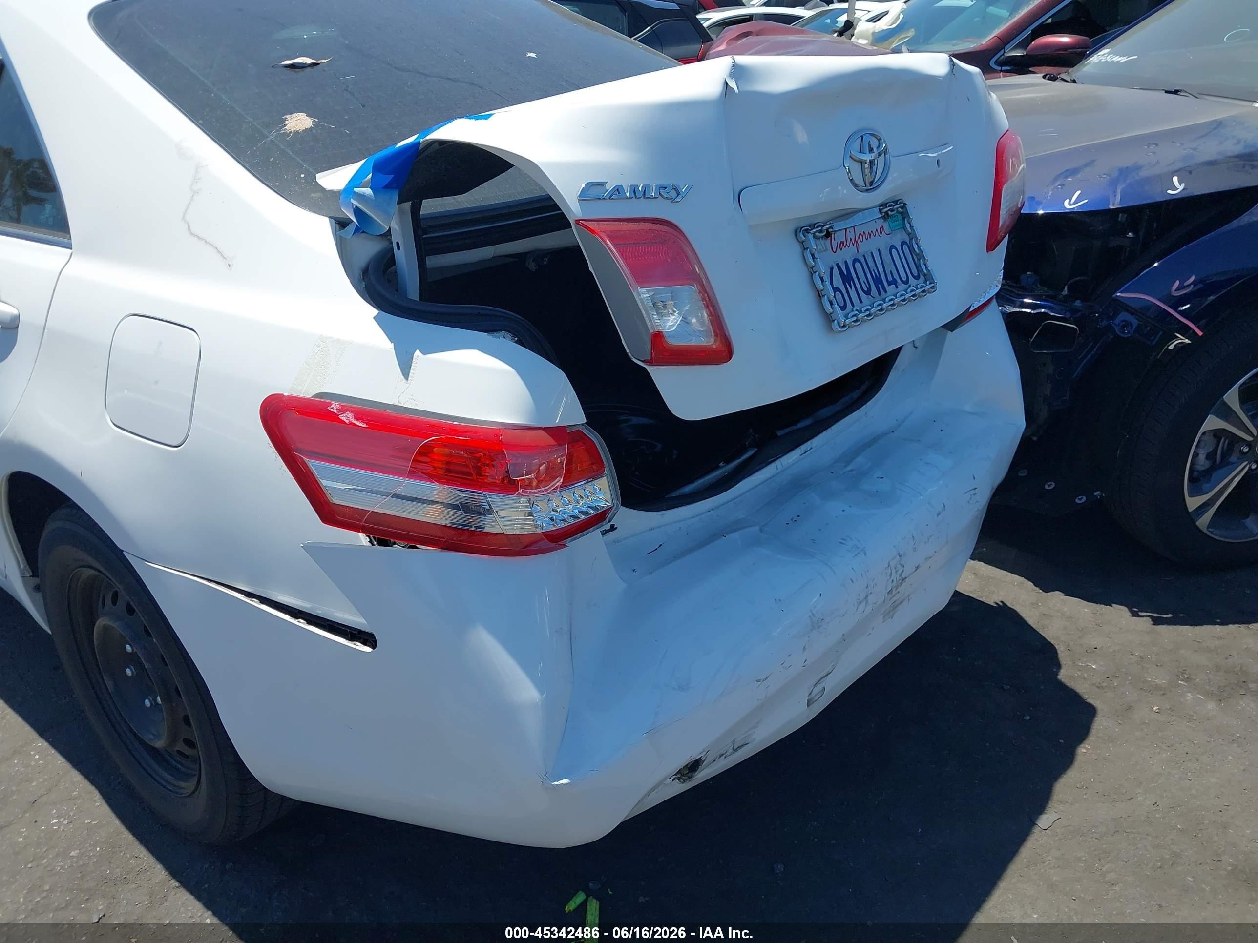2011 Toyota Camry   White vin: 4T1BF3EK7BU585430