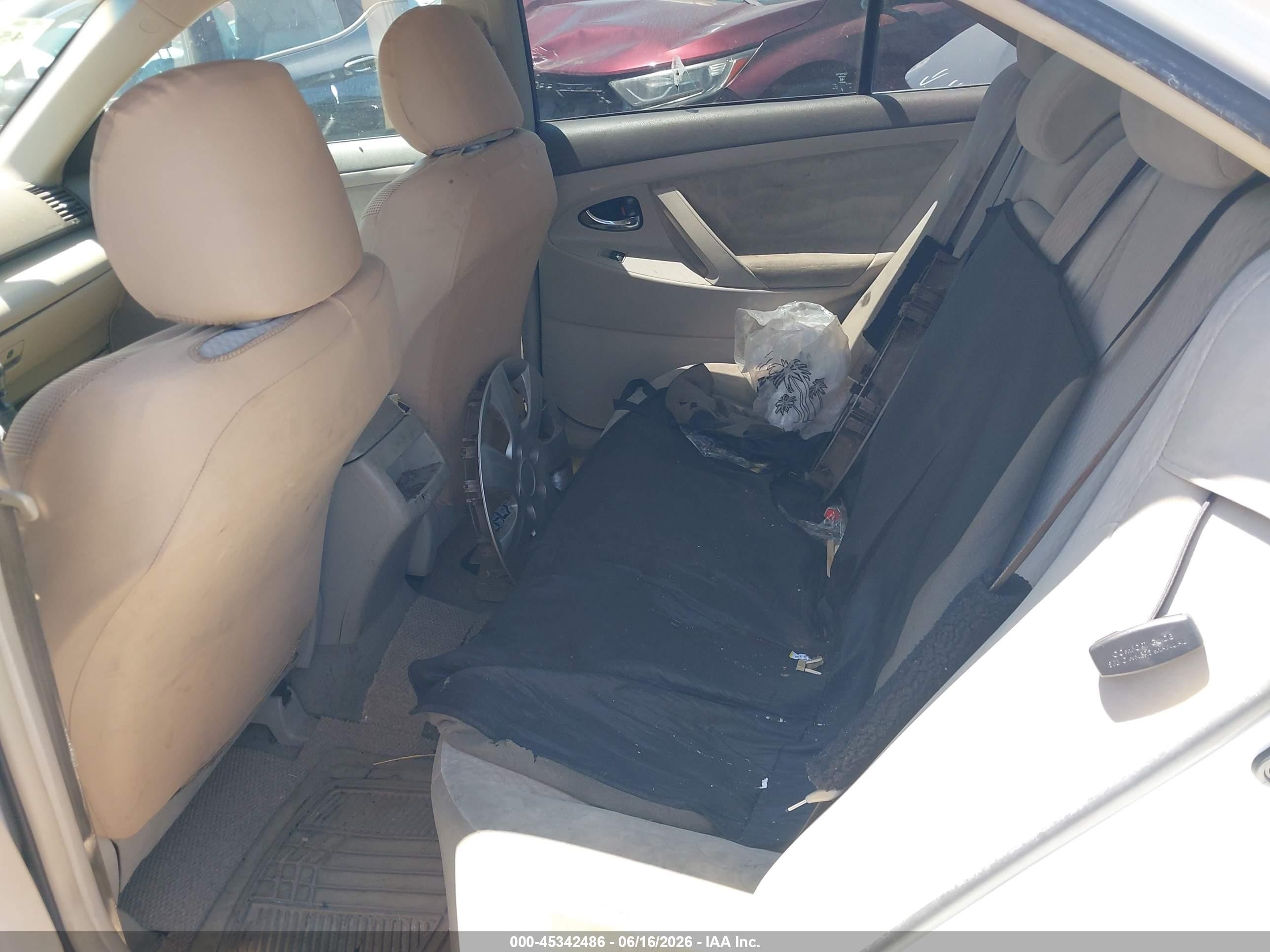 2011 Toyota Camry   White vin: 4T1BF3EK7BU585430