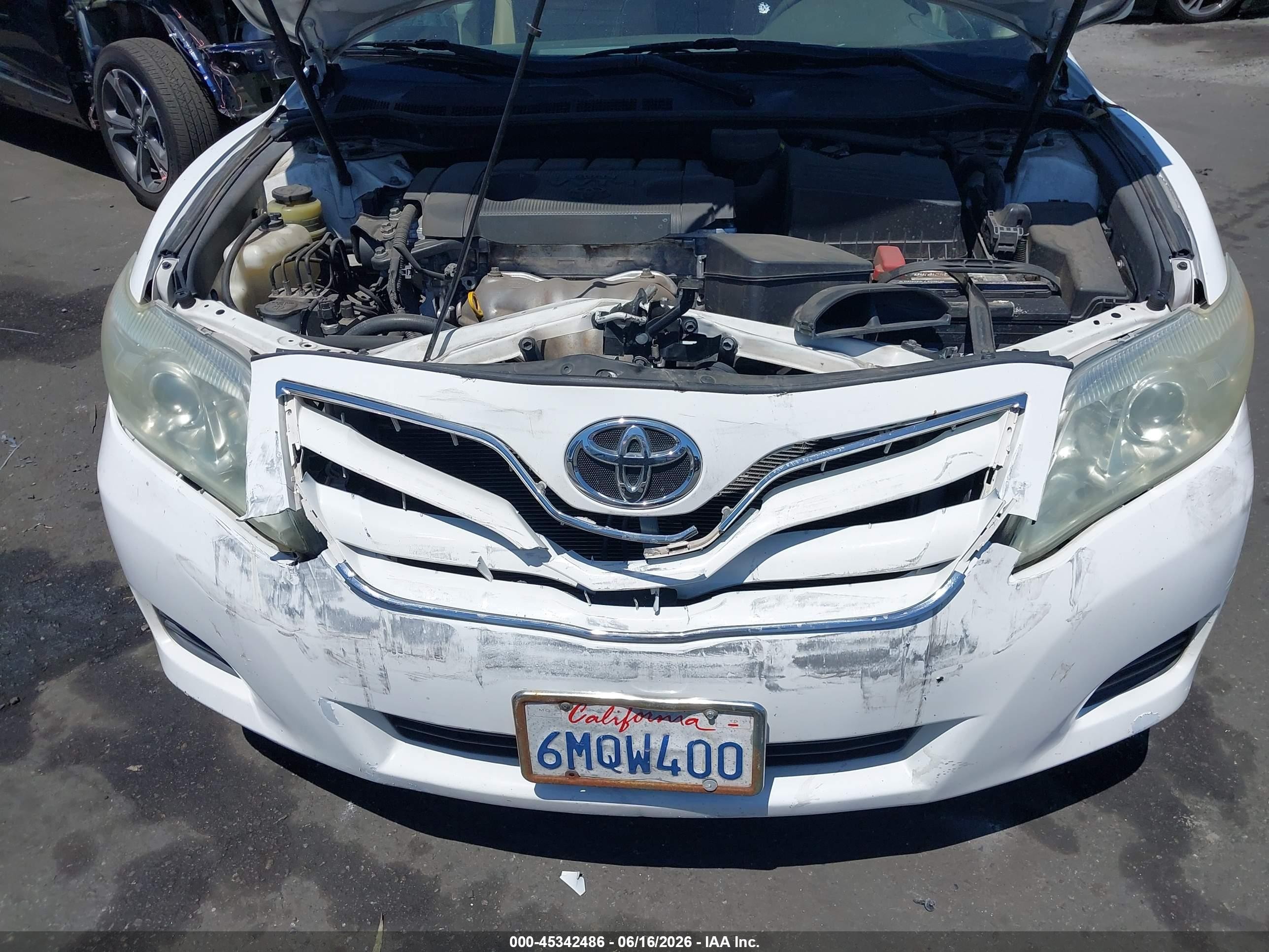2011 Toyota Camry   White vin: 4T1BF3EK7BU585430