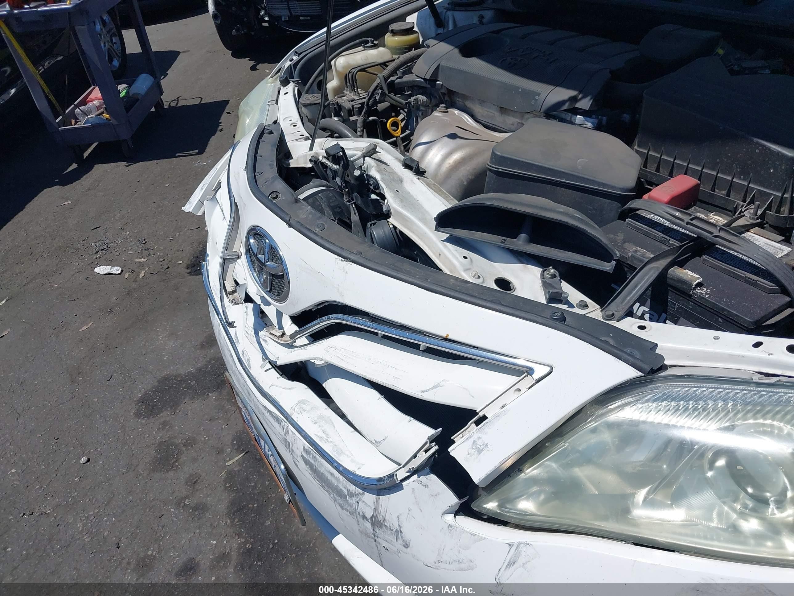 2011 Toyota Camry   White vin: 4T1BF3EK7BU585430