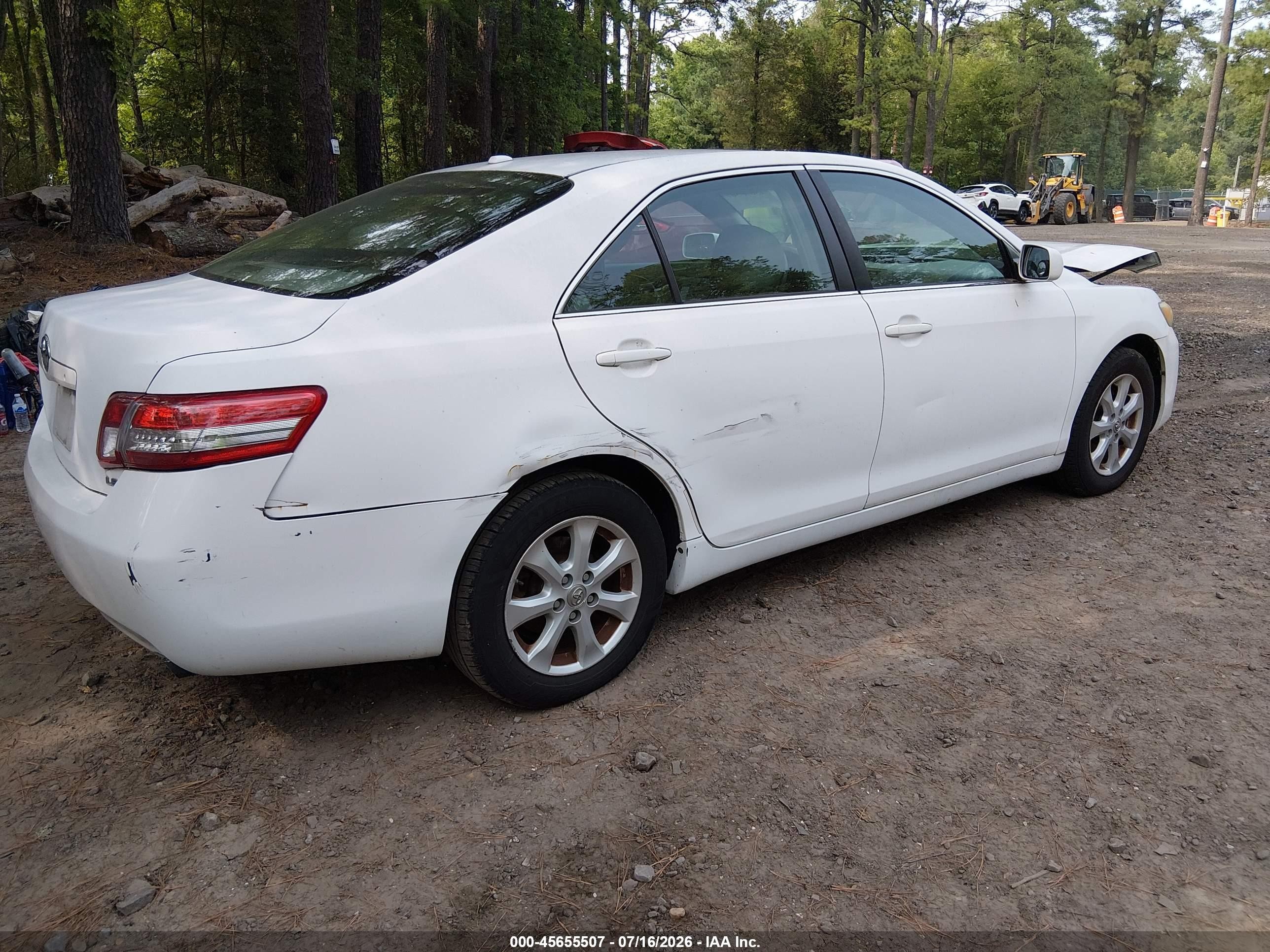 2011 Toyota Camry Le White vin: 4T1BF3EK7BU609984