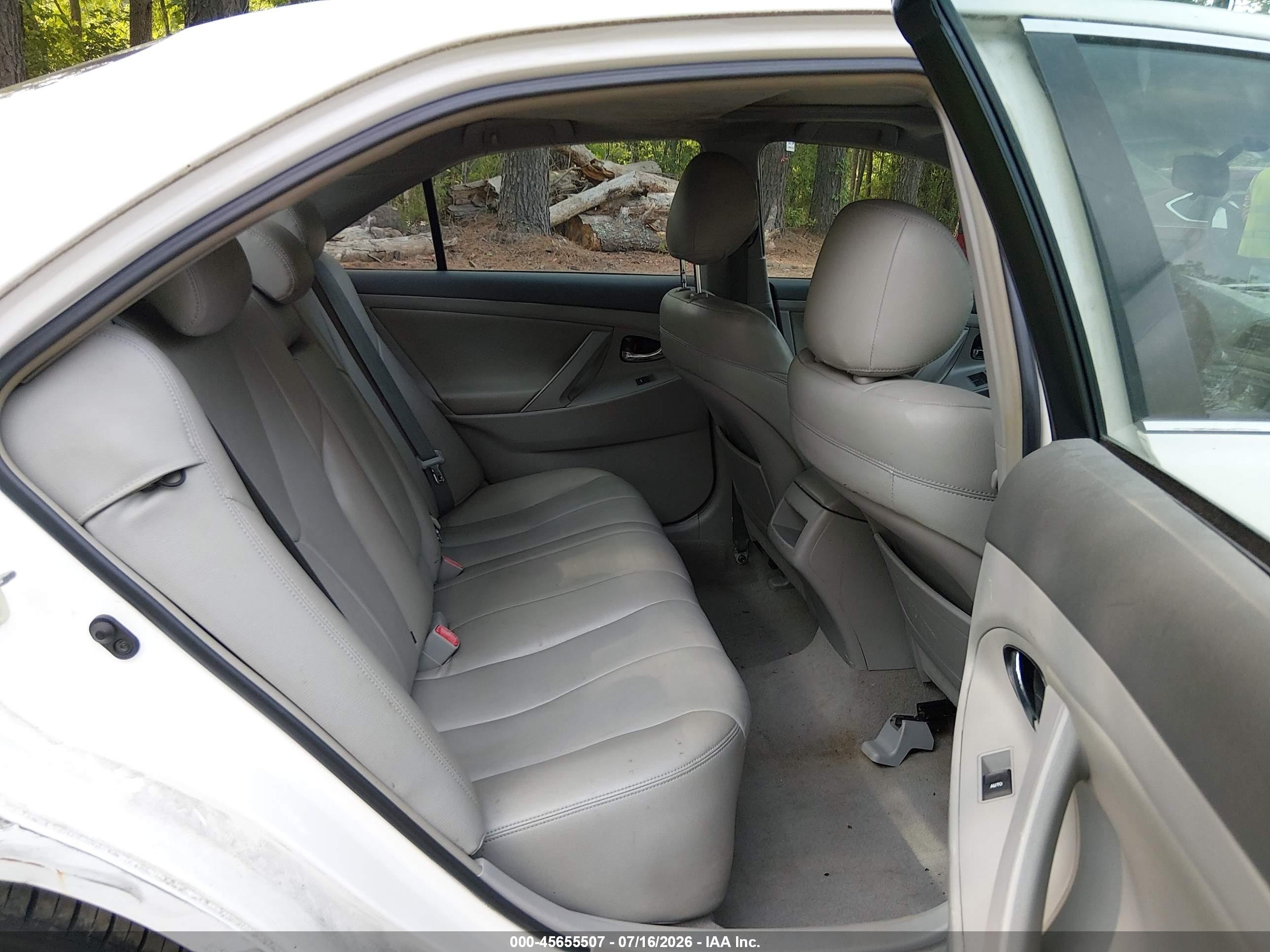 2011 Toyota Camry Le White vin: 4T1BF3EK7BU609984