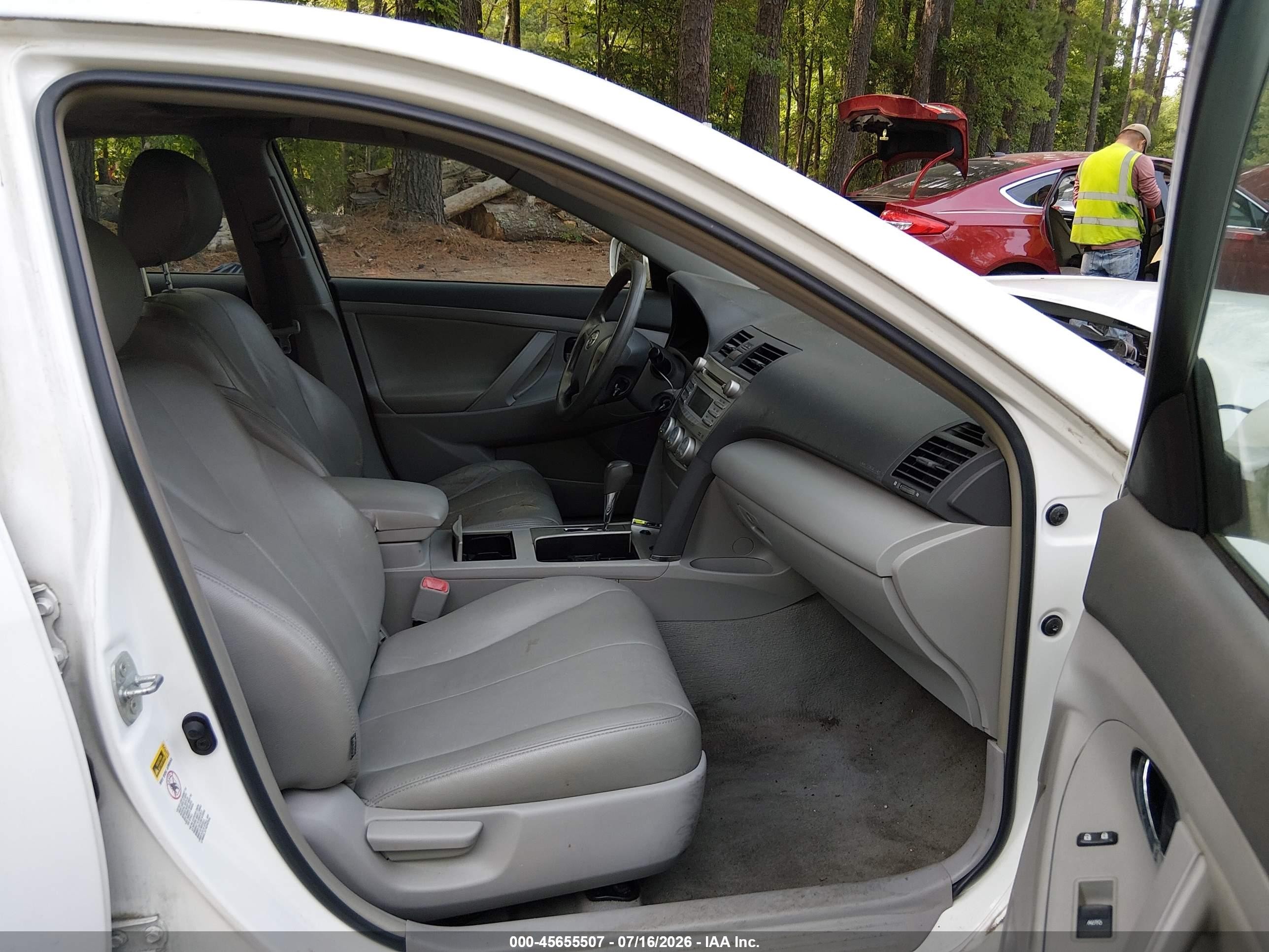 2011 Toyota Camry Le White vin: 4T1BF3EK7BU609984