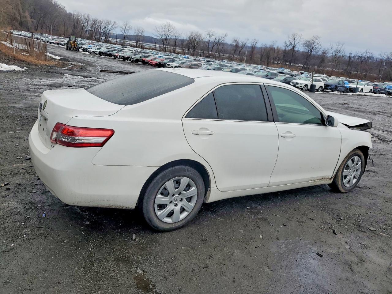 2011 Toyota Camry Le White vin: 4T1BF3EK7BU622881