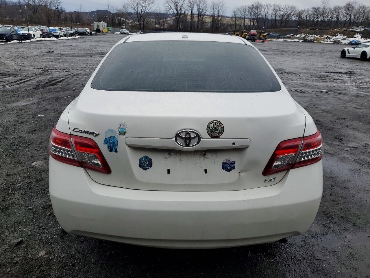 2011 Toyota Camry Le White vin: 4T1BF3EK7BU622881