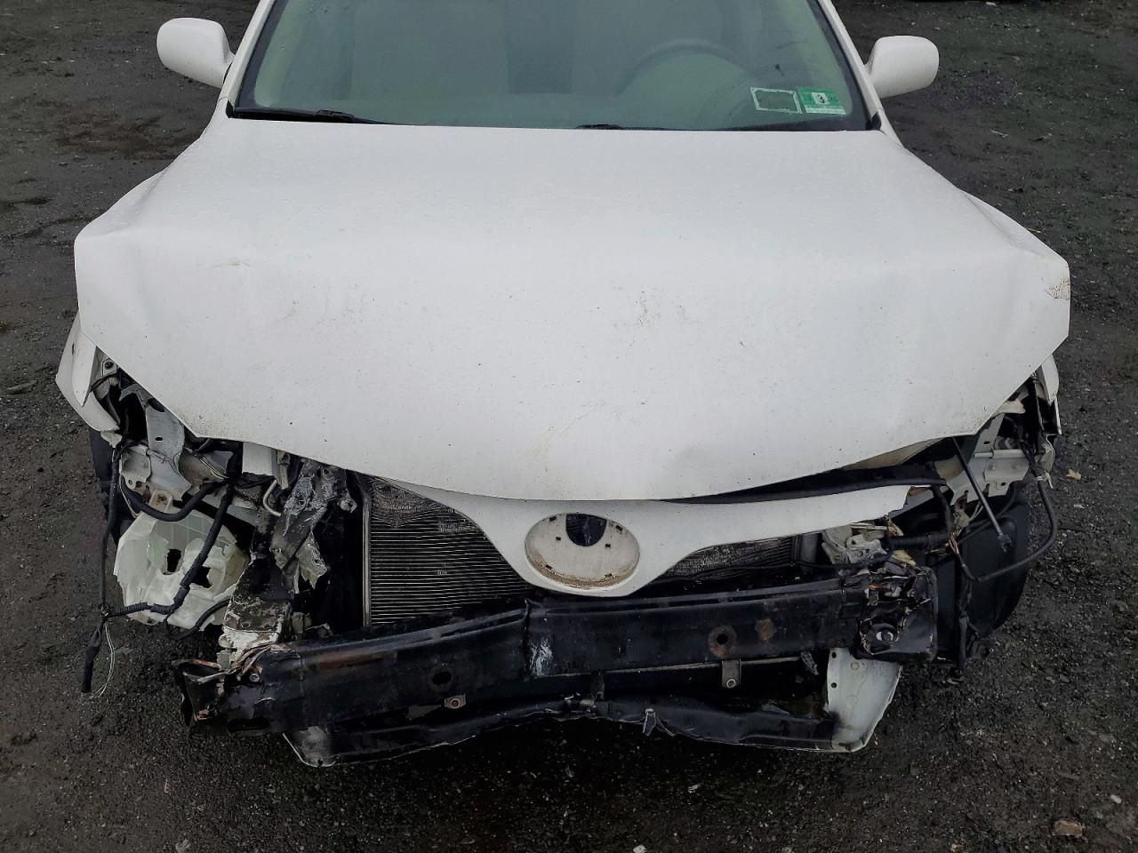 2011 Toyota Camry Le White vin: 4T1BF3EK7BU622881