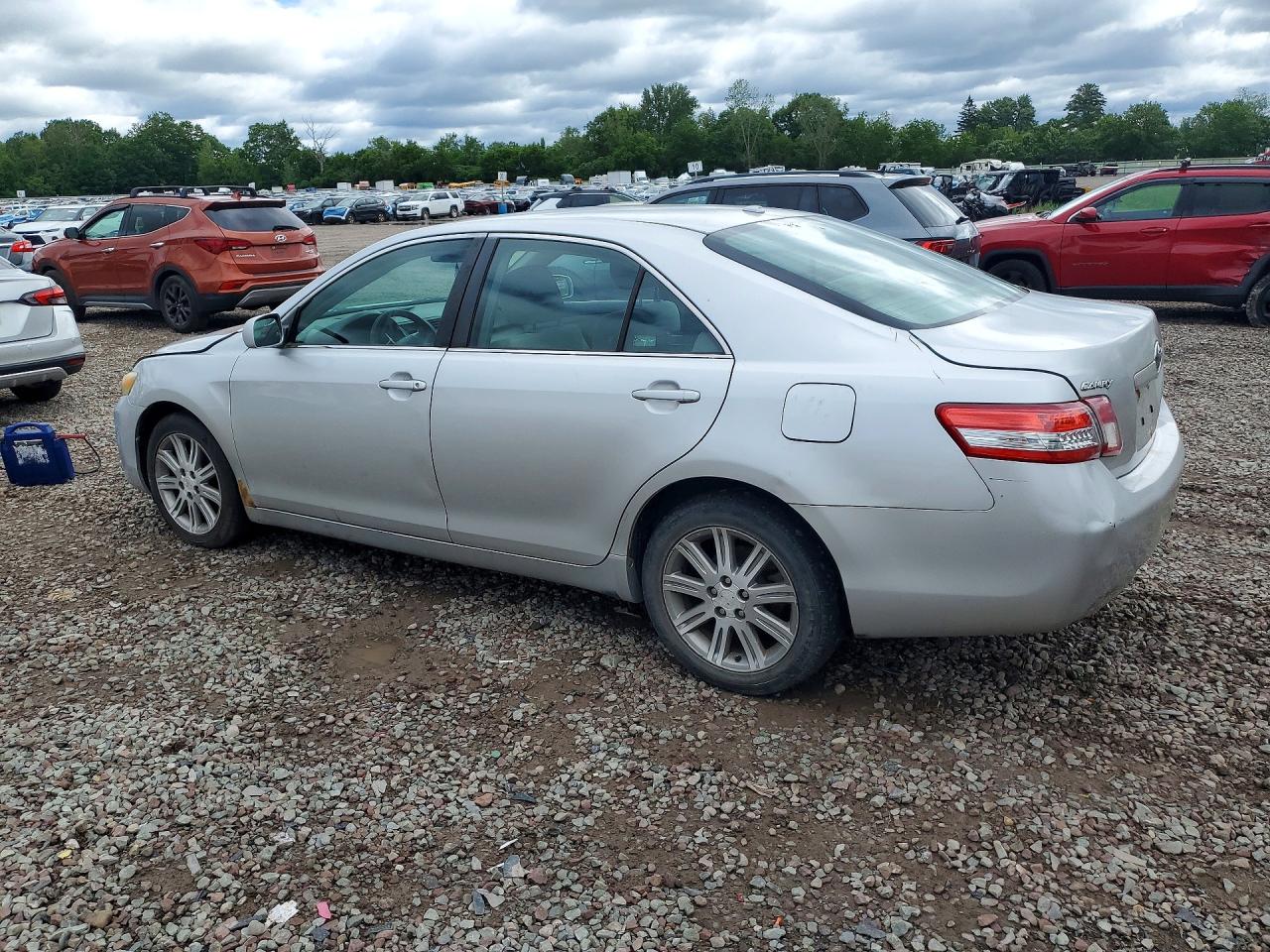 2011 Toyota Camry Le Silver vin: 4T1BF3EK7BU640040