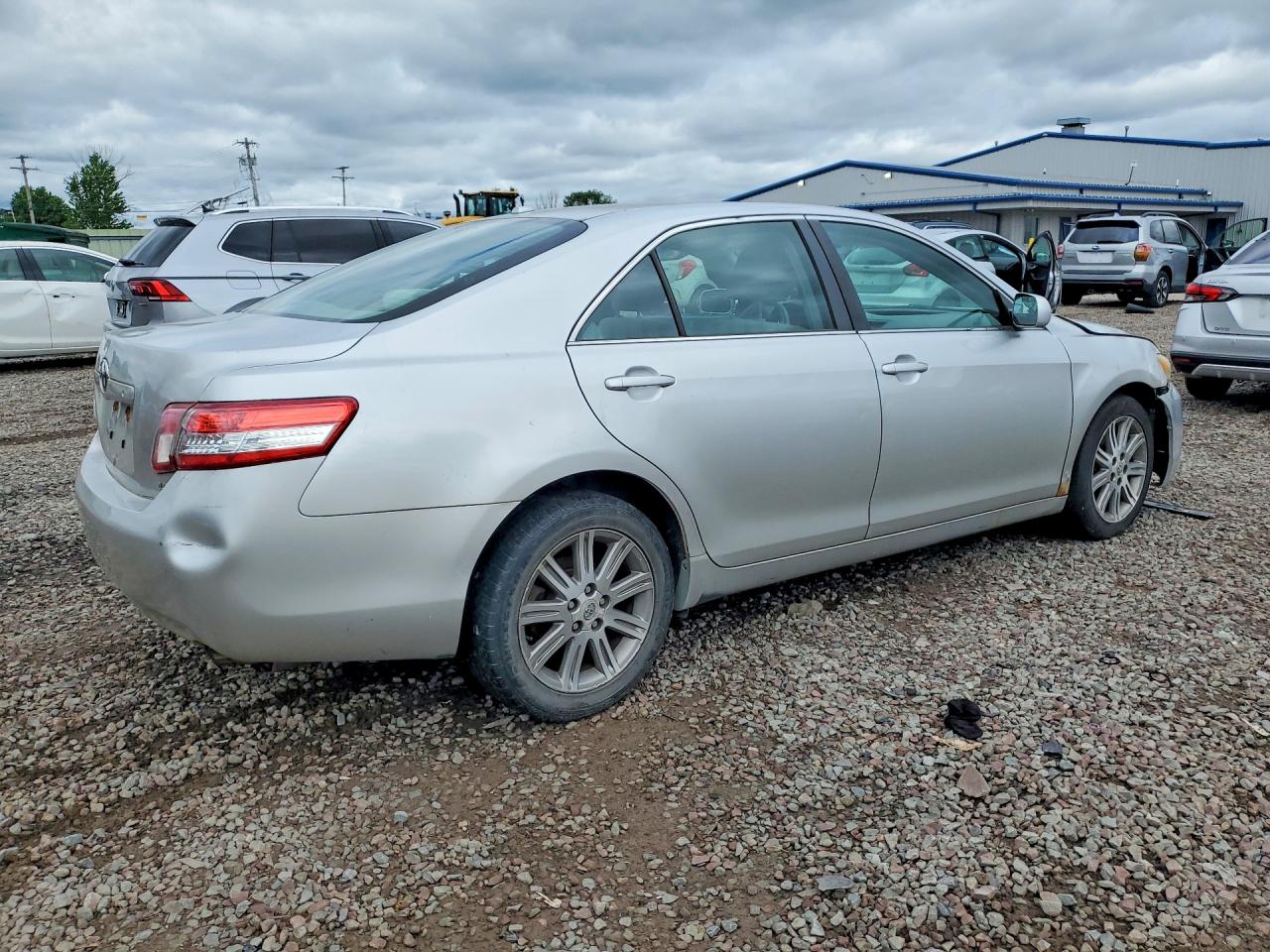 2011 Toyota Camry Le Silver vin: 4T1BF3EK7BU640040