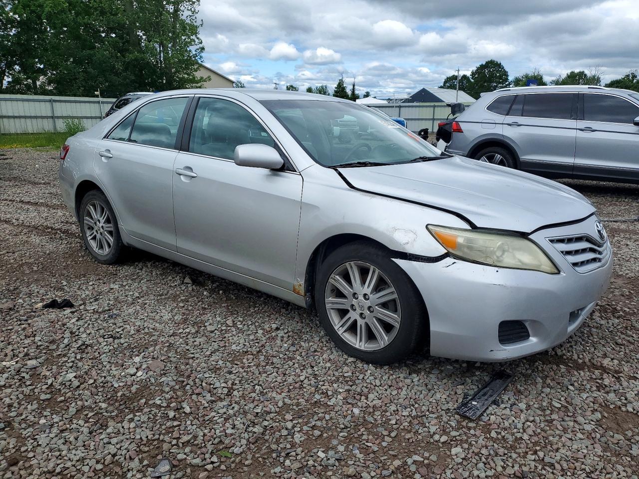 2011 Toyota Camry Le Silver vin: 4T1BF3EK7BU640040
