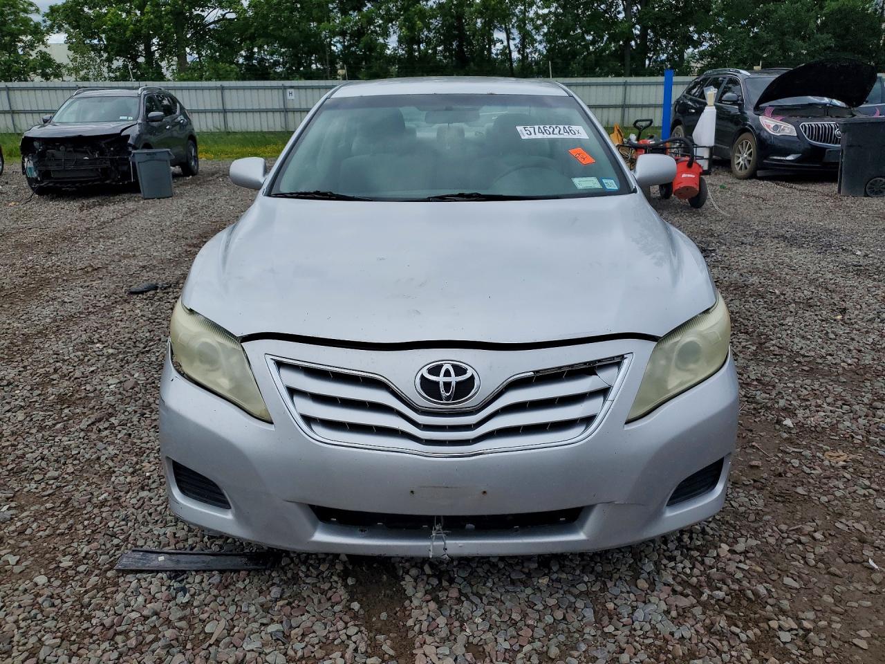 2011 Toyota Camry Le Silver vin: 4T1BF3EK7BU640040