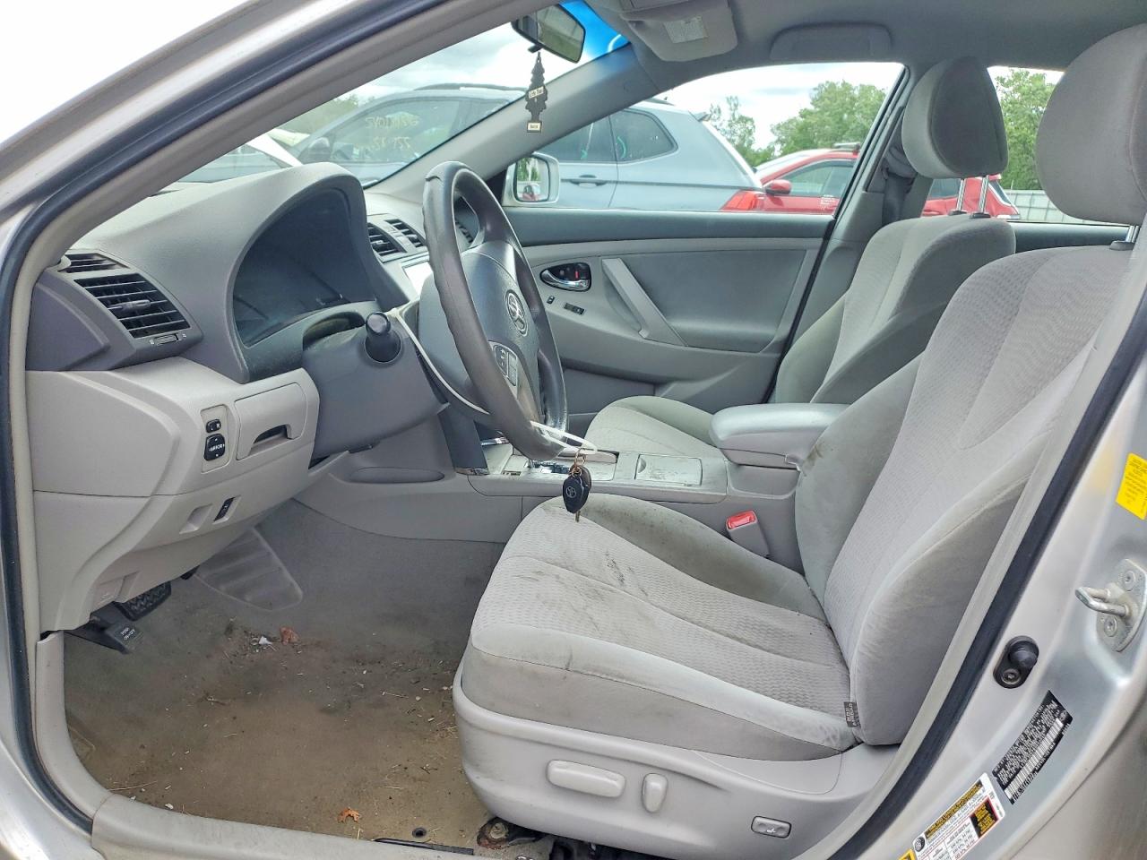 2011 Toyota Camry Le Silver vin: 4T1BF3EK7BU640040