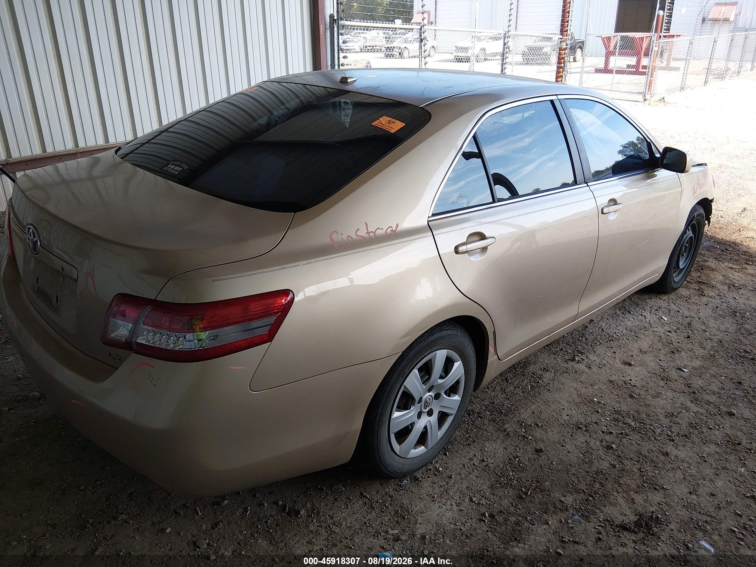 2011 Toyota Camry Le Gold vin: 4T1BF3EK7BU647456
