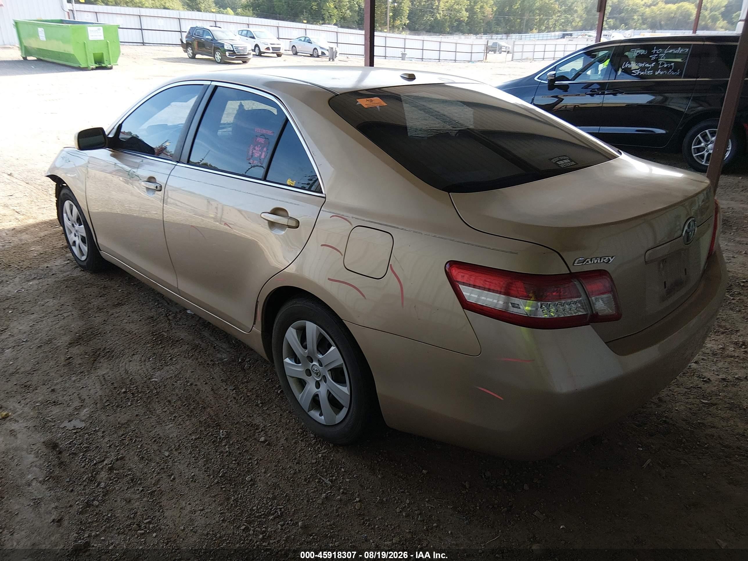 2011 Toyota Camry Le Gold vin: 4T1BF3EK7BU647456